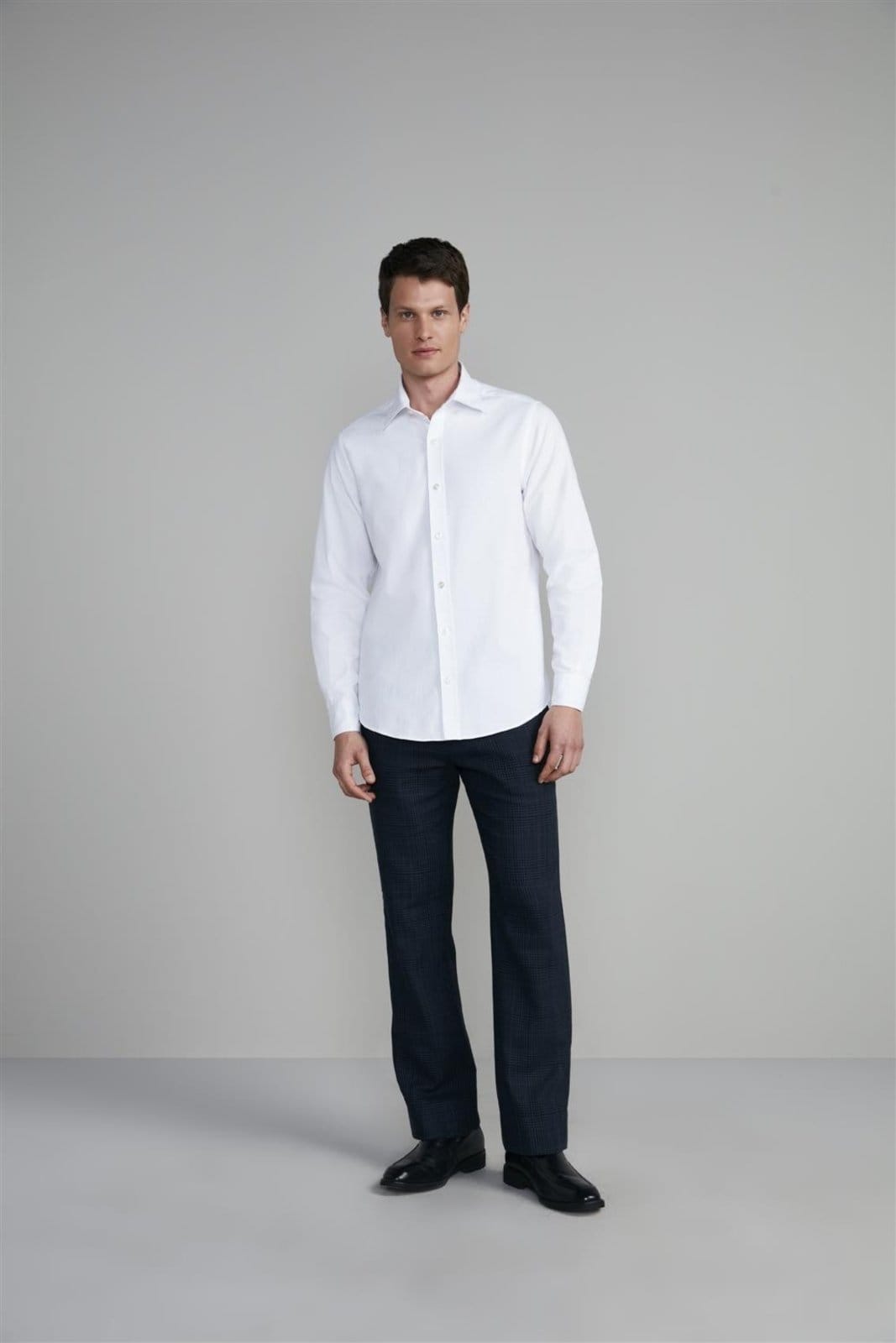 Vista 2 HIGHSTIL Camisa Lisa Oxford Slim Fit HIGHSTIL branco