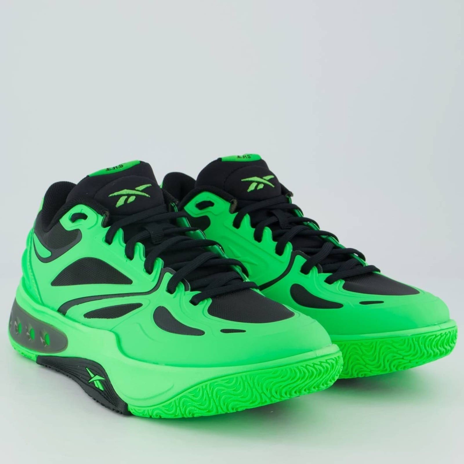 Vista 2 Tênis Reebok Egine A e Preto Reebok verde