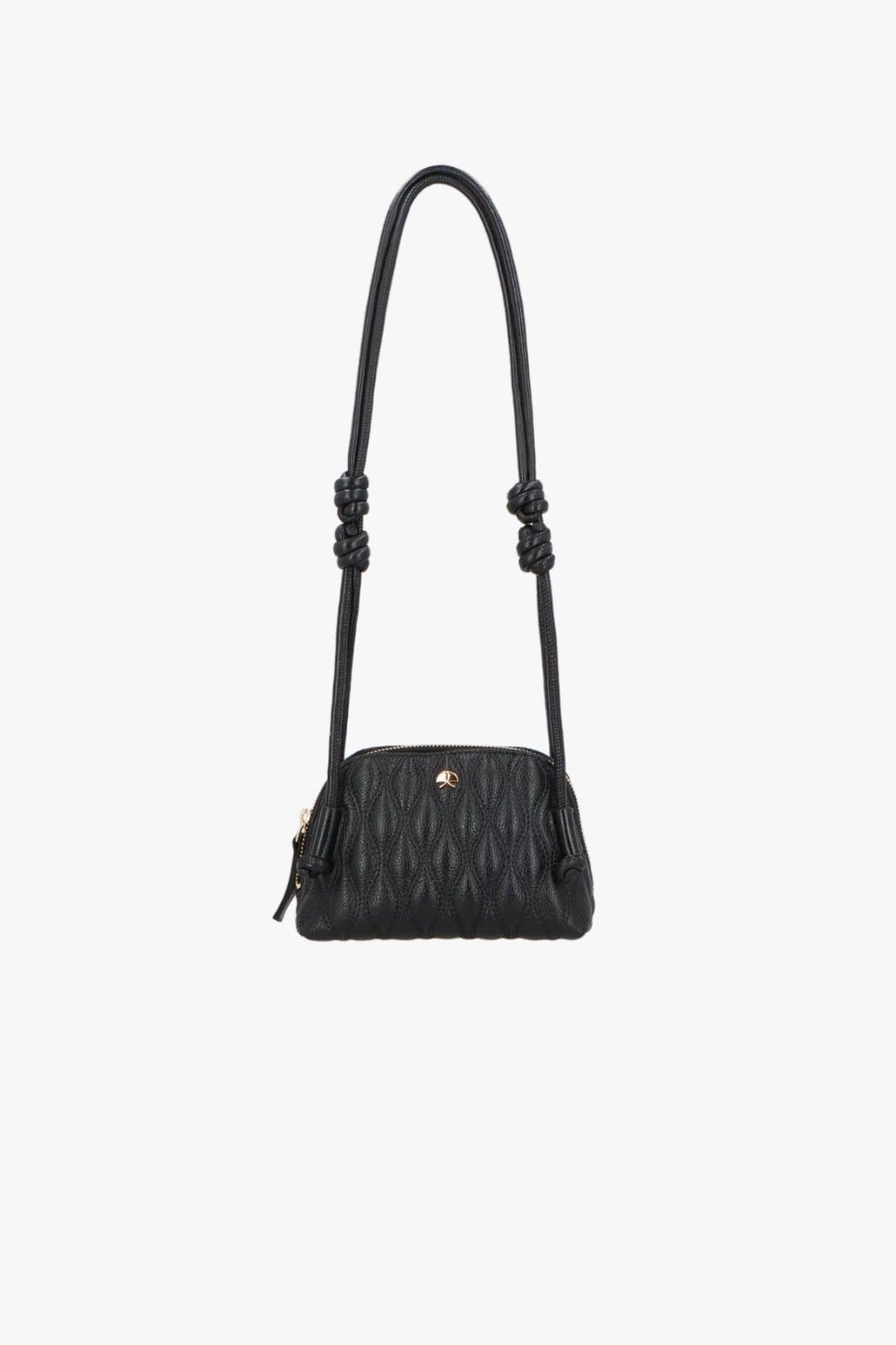 BOLSA PEQUENA EM COURO MATELASSÊ COM NÓS NA ALÇA