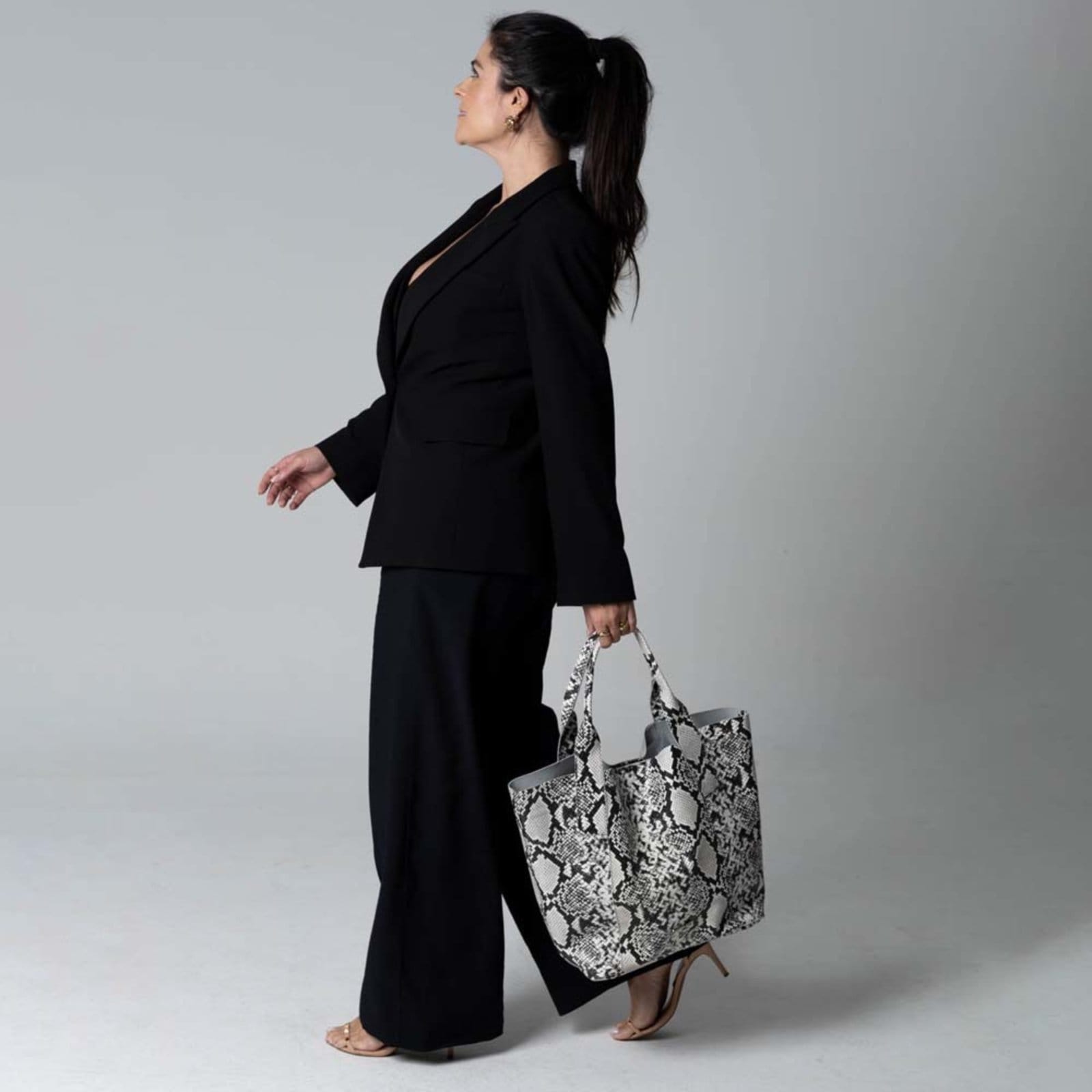 Vista 2 Sacola Griffazzi em Couro Preta Griffazzi preto