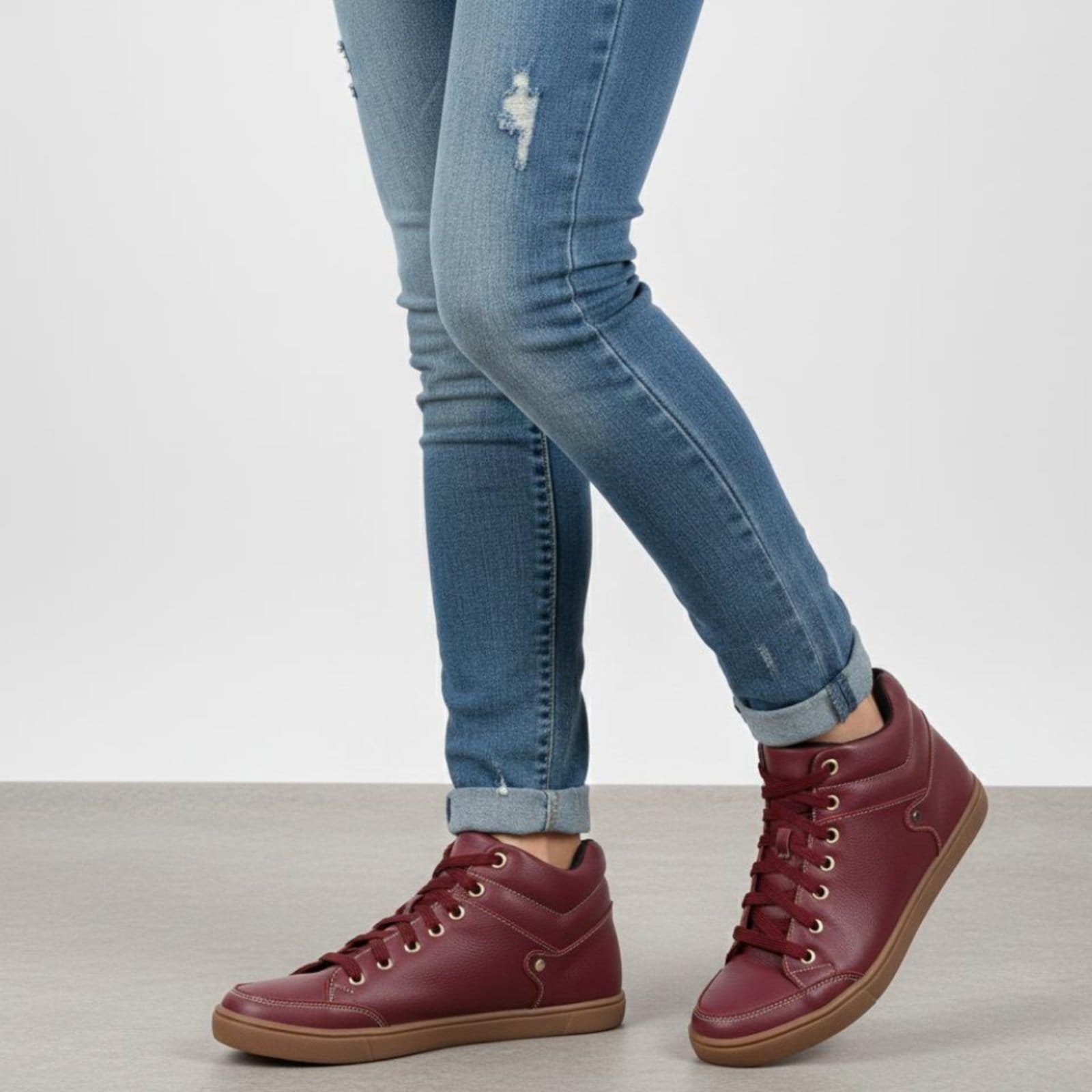 Vista 2 Bota Botinha Feminina Bordô Sem Salto Comfort ROMEU E JULIETA SHOES vinho