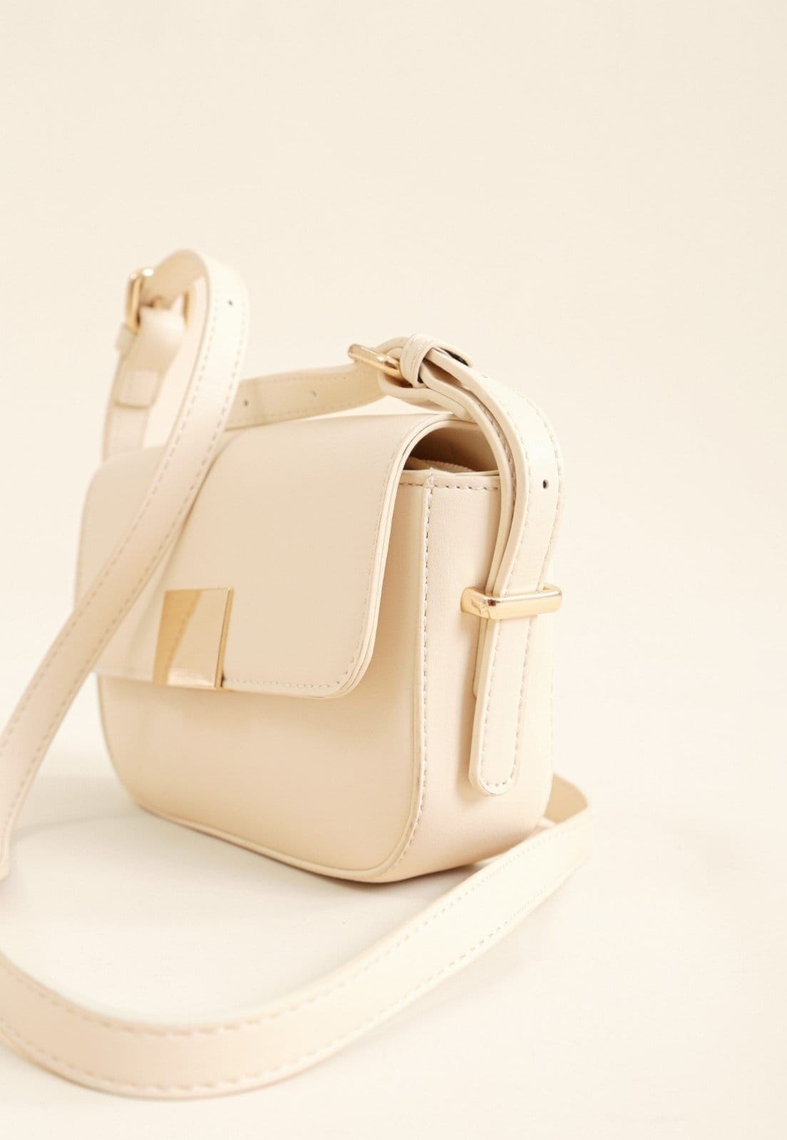 Vista 2 Bolsa Pequena Crossbody Pop Me Fecho Dourado Pop Me bege