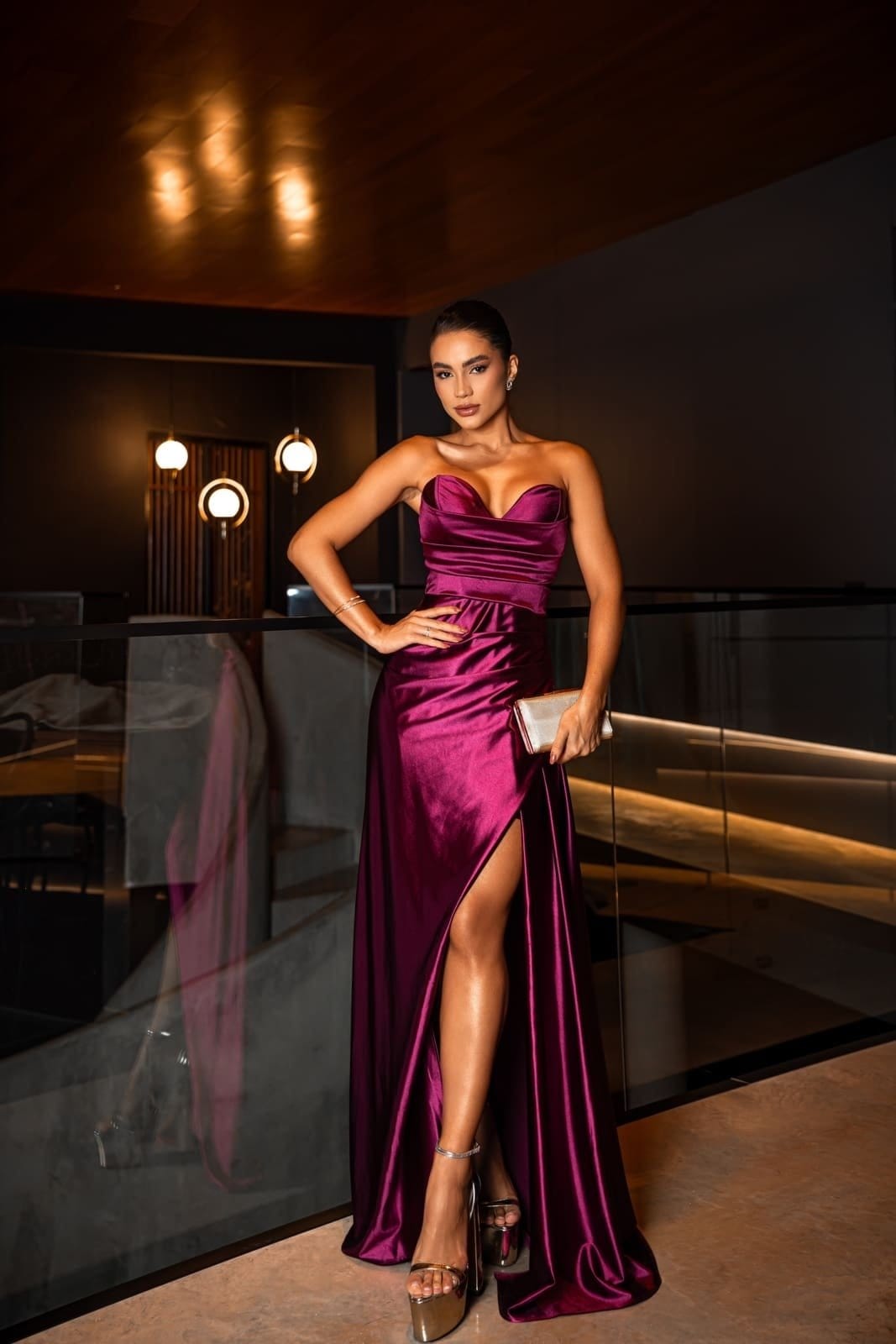 Vestido Longo de Festa Madrinhas Tomara que Caia Corselete com Fenda Arlye Fúcsia