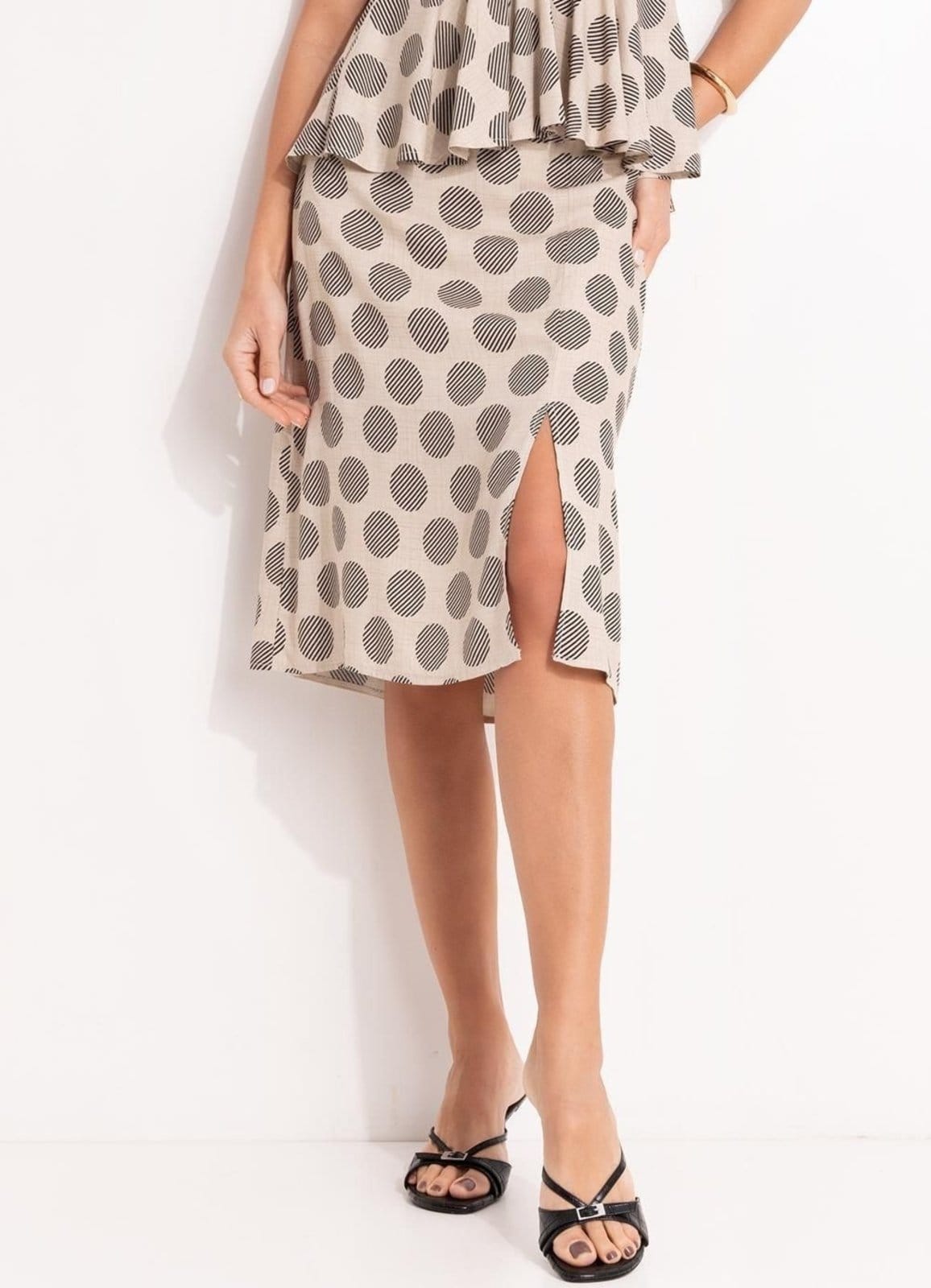 Saia Em Viscose Plana Poá Preto