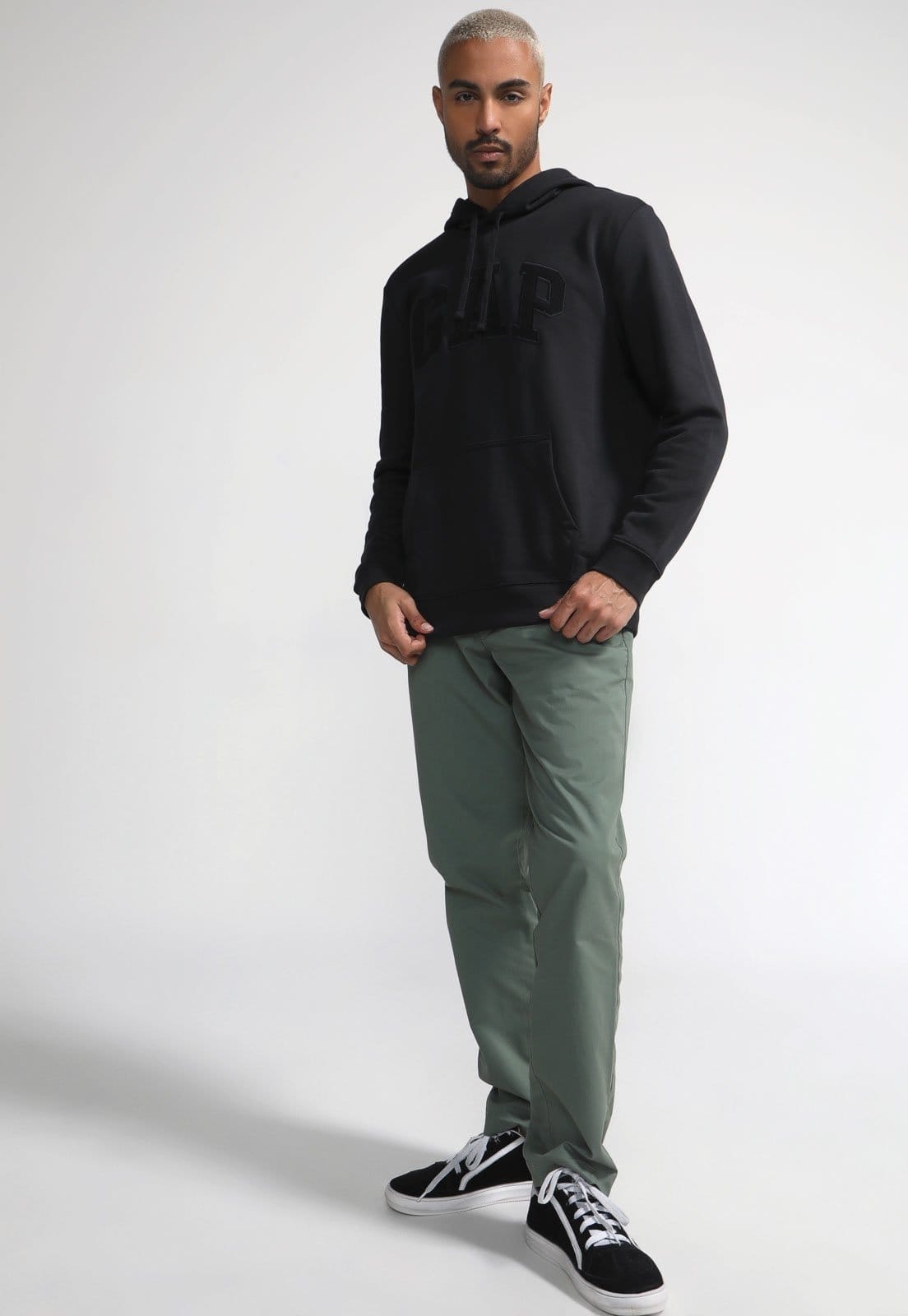 Vista 2 Blusa de Moletom Flanelada Fechada GAP Logo Preta GAP preto