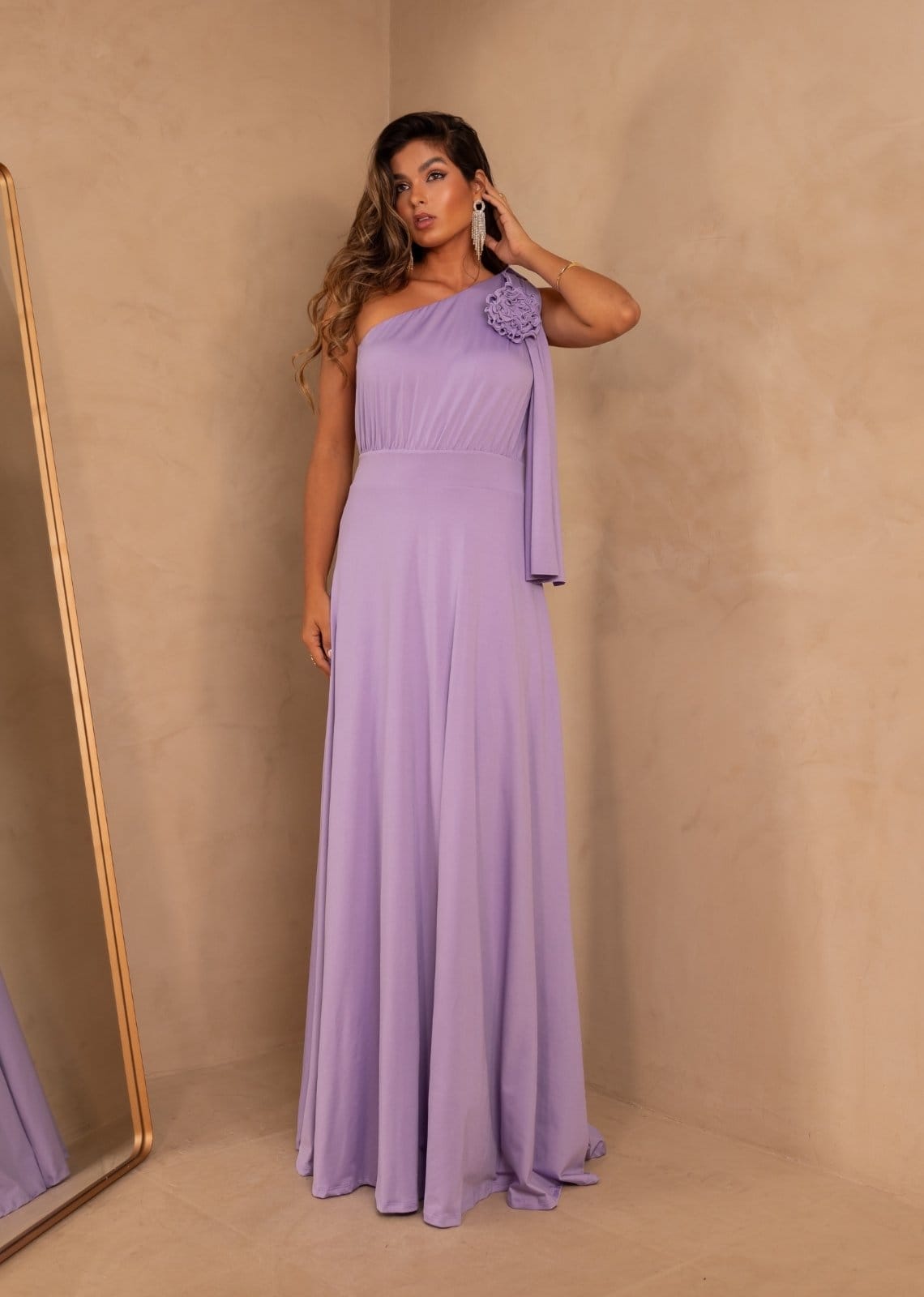 Vestido Longo de Festa Madrinhas um Ombro com Flor Removível Fluity Pintile Cia Do Vestido Lavanda Lilás - 2