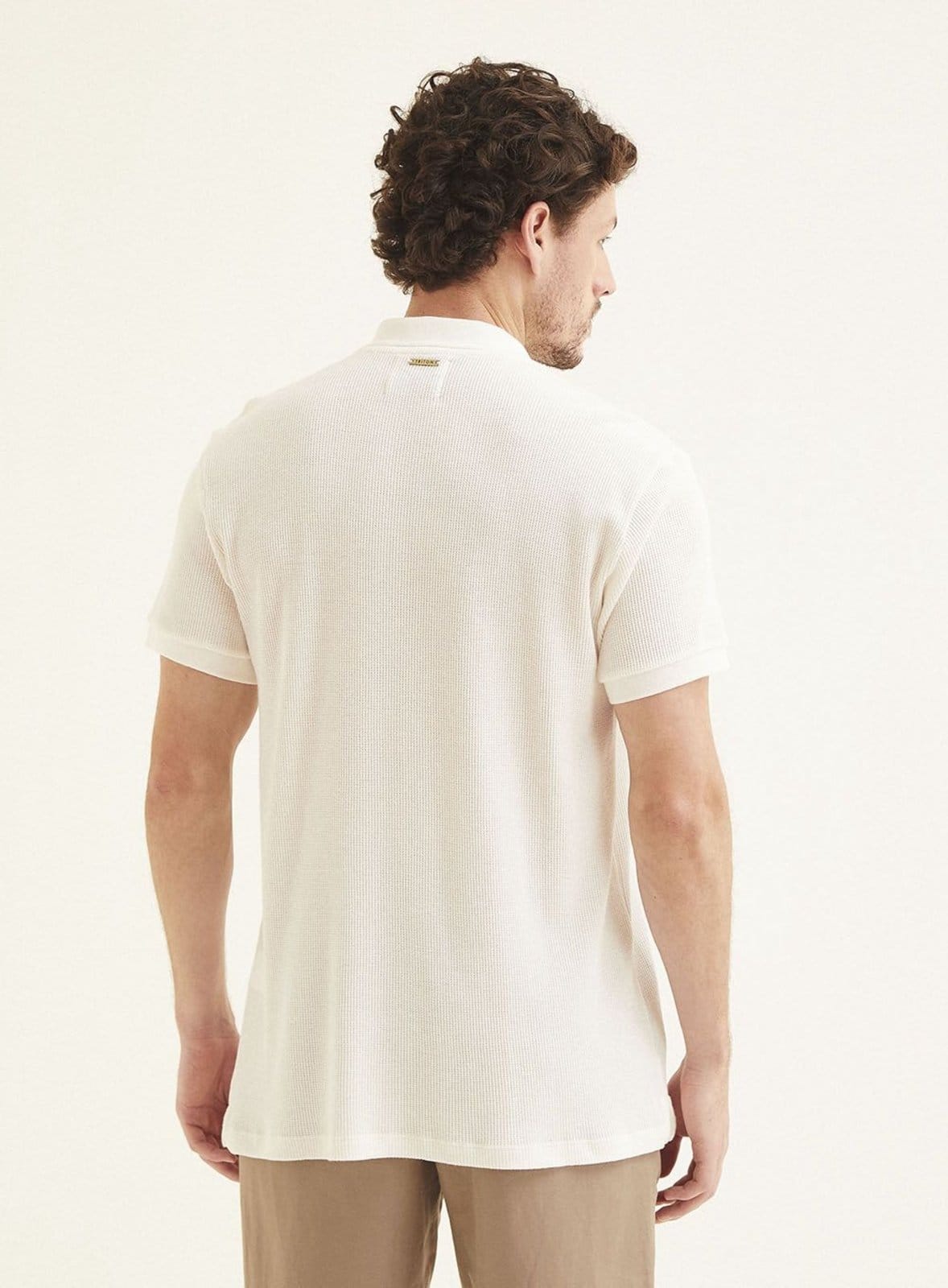 Vista 2 Polo Triton Off Shell Triton branco