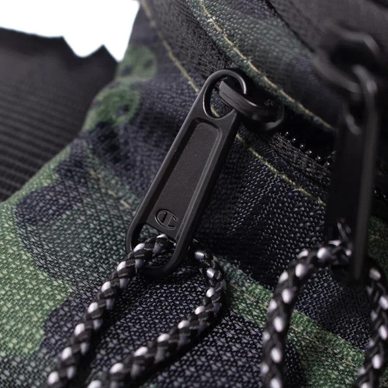 Vista 2 Pochete Transversal Champion Center Waist Pack Camuflado Champion preto