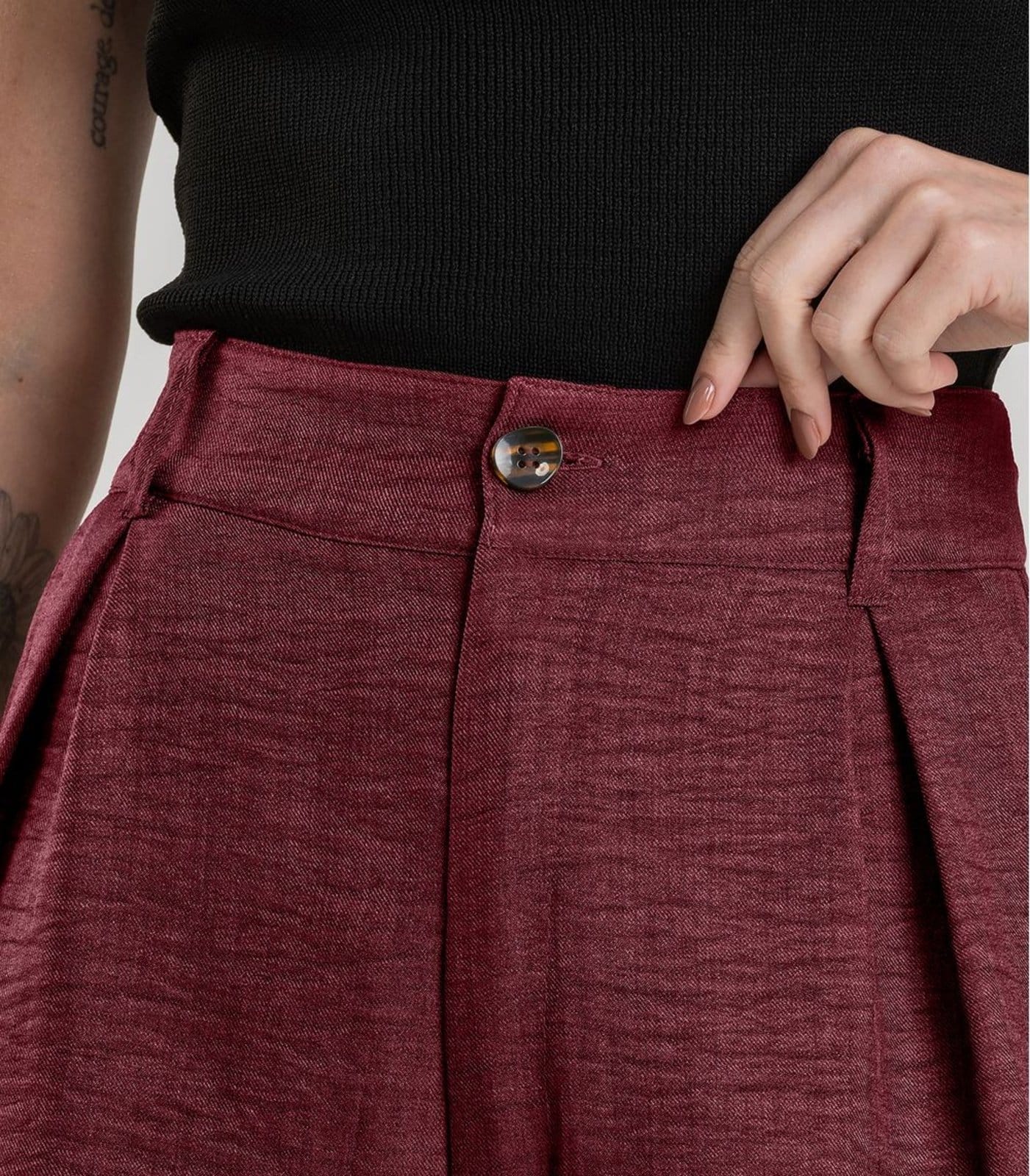 Vista 2 Shorts Feminino em Tecido Dianna Dianna vermelho