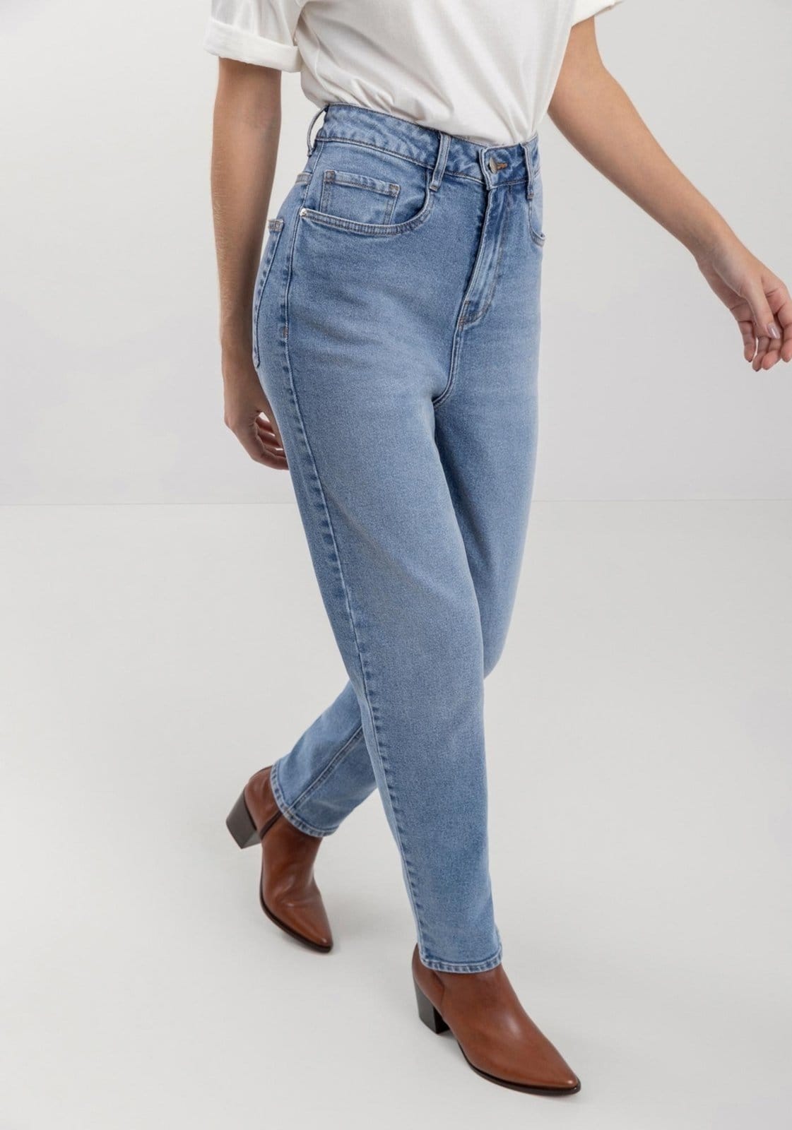 Vista 2 Calça Lez a Lez Jeans Mom Com Cintura Super Alta E Bolsos Funcionais Lez a Lez azul