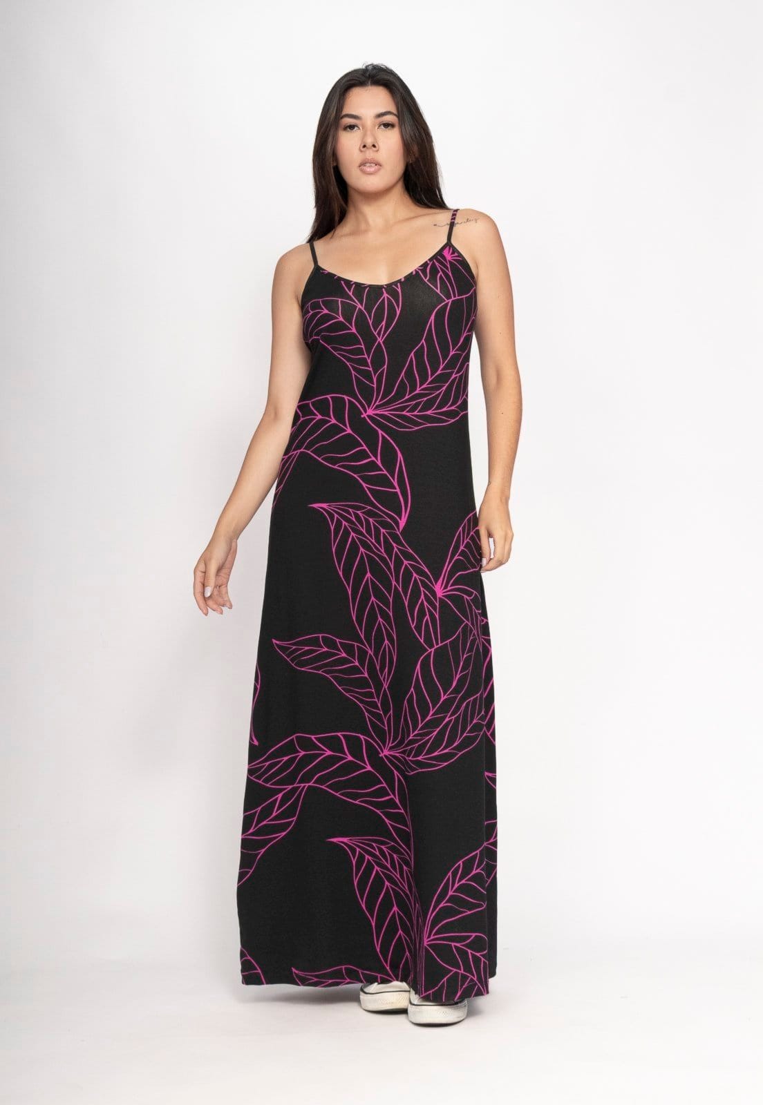 Vista 2 Vestido CabanaFree Guaíra Longo Malha Alça Fina Estampa Antúrios Lilás Cabanafree estampado