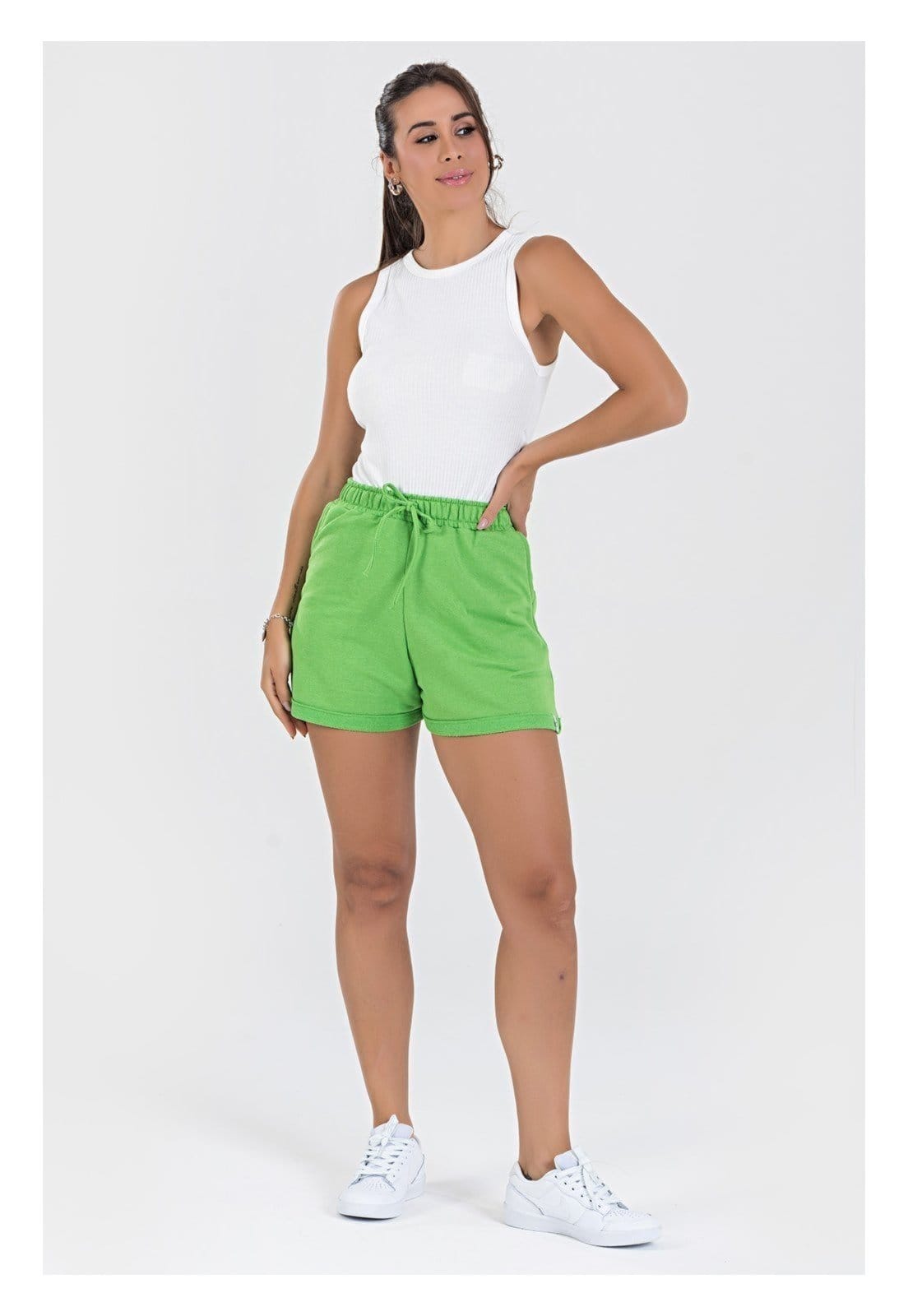 Vista 2 Short Moletinho com Bolso Meu Jeans verde