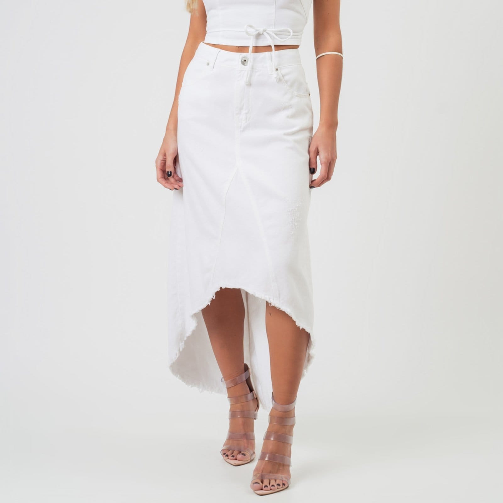 Saia Jeans Color Barra Assimetrica Desfiada Branca