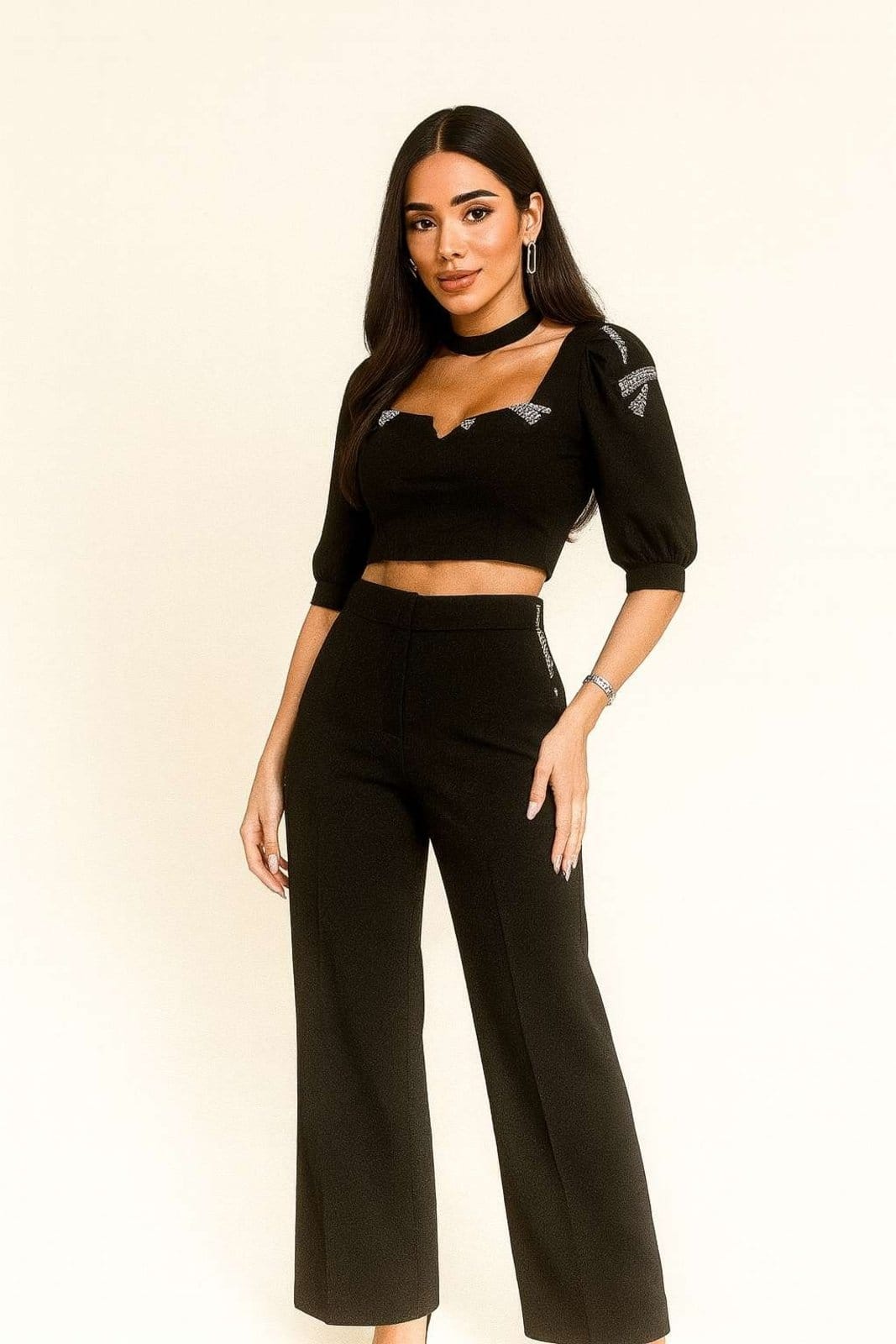 Vista 2 Conjunto Calça Pantalona e Cropped Manga Bufante em Preto Summer Body caramelo/off-white