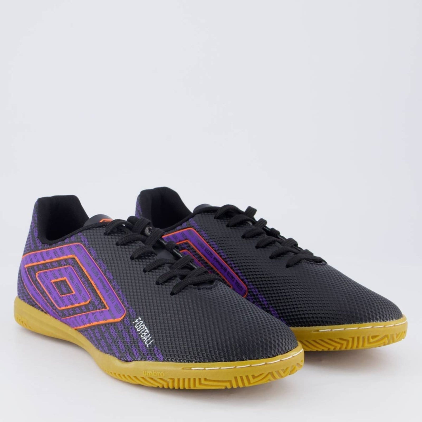 Vista 2 Chuteira Umbro Football Futsal Preta e Lilás Umbro preto