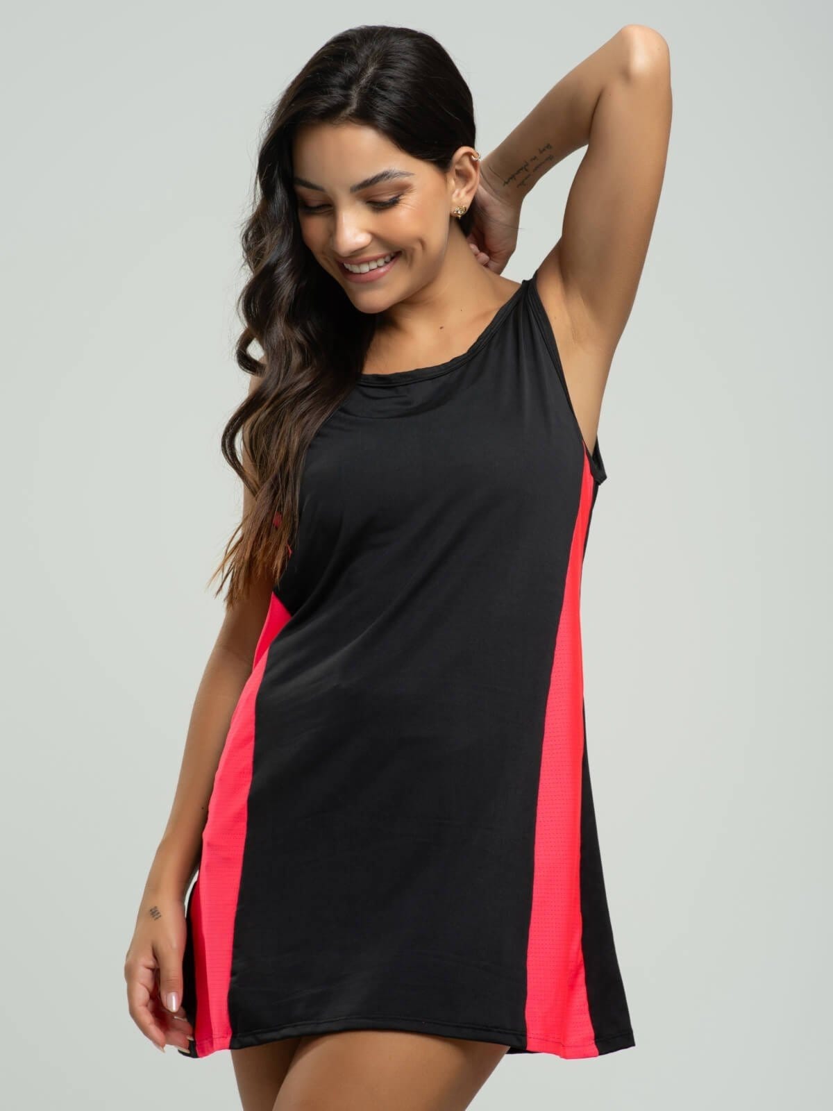 Vestido Beach Tennis Feminino Tecido Proteção Uv 50+ Vicbela Preto com Rosa