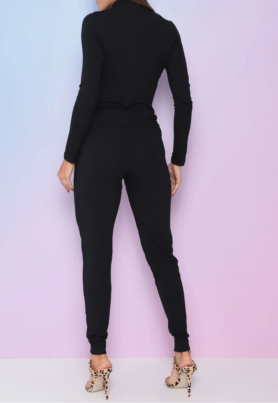 Vista 2 Conjunto Maria Paes Calça e Blusa Gola Alta e Manga Longa Maria Paes preto