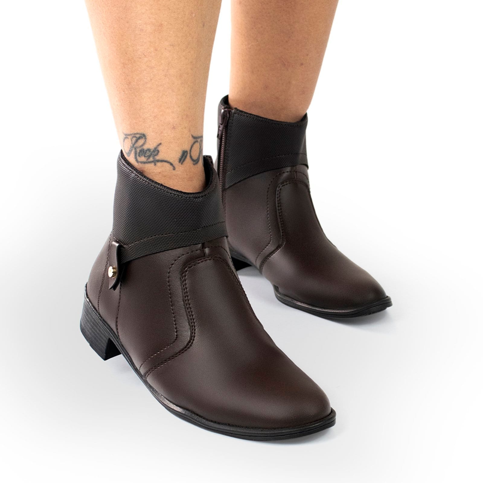 Vista principal Bota Casual Feminina Bredeni Moderna Confortável Zíper Lateral Cano Curto Salto Baixo Dia A Dia BREDENI café