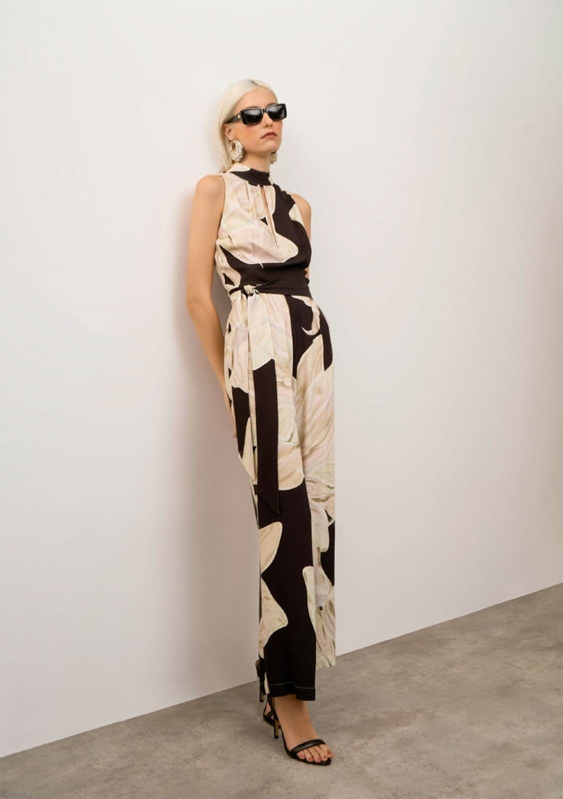 Macacão Iódice Solto Gola Alta Sem Manga Longo