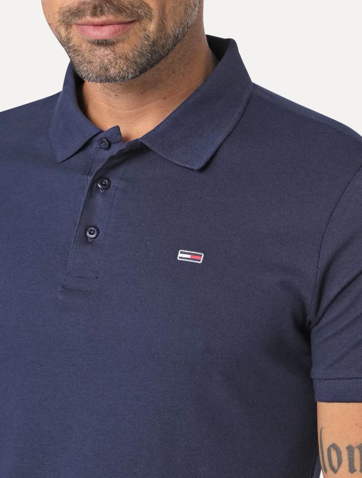 Vista 2 Polo Tommy Jeans Masculina Regular Original Fine Piquet Tommy Jeans azul marinho