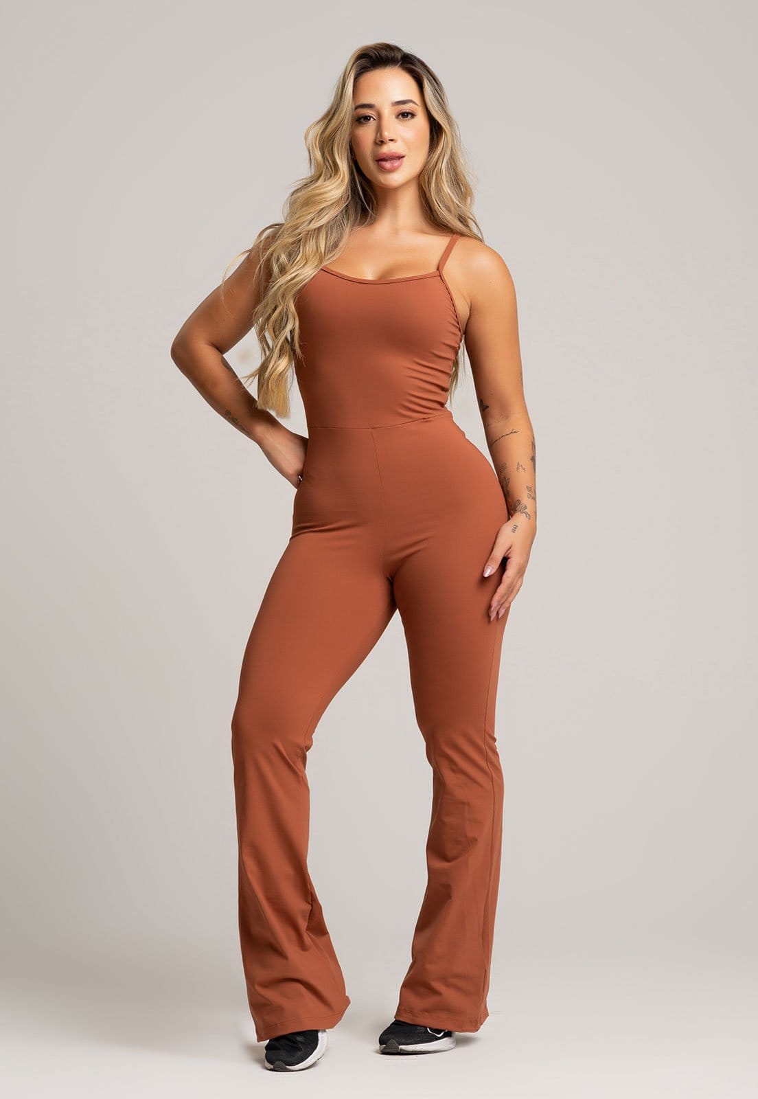 Macacão Fitness MVB Modas Flare Alcinha de Regulagem Poliamida Mousse