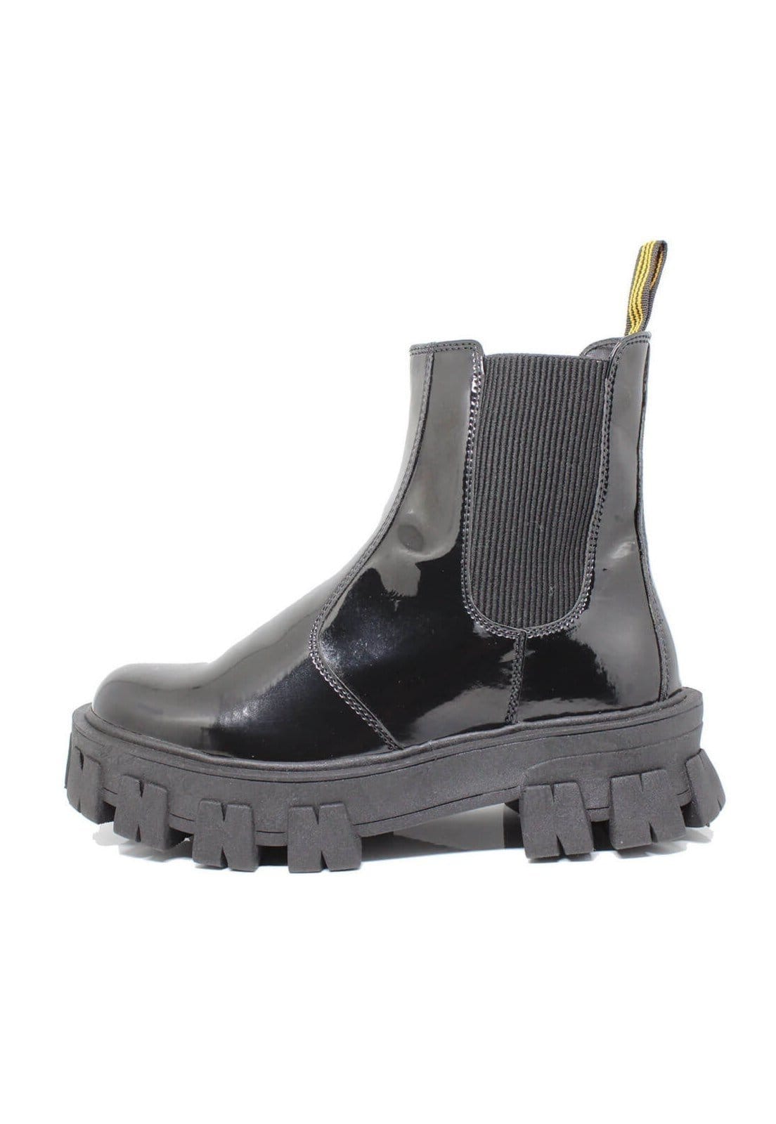 Vista 2 Bota Tratorada Meggie Chelsea Estilo Veggie Verniz ESTILO VEGGIE SHOES preto