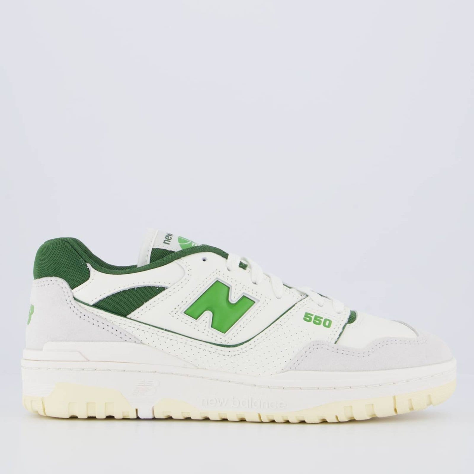 Tênis New Balance 550 Off White e Verde