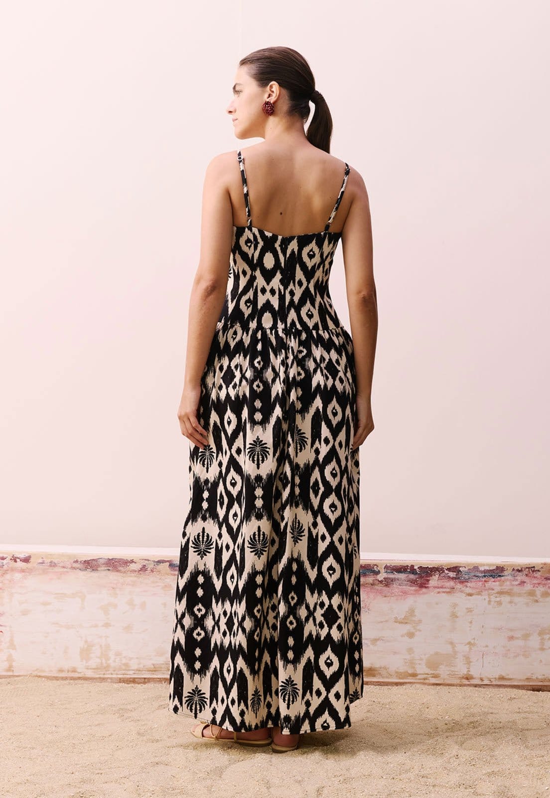 Vista 2 Vestido CaCay Longo Drop Waist CaCay preto