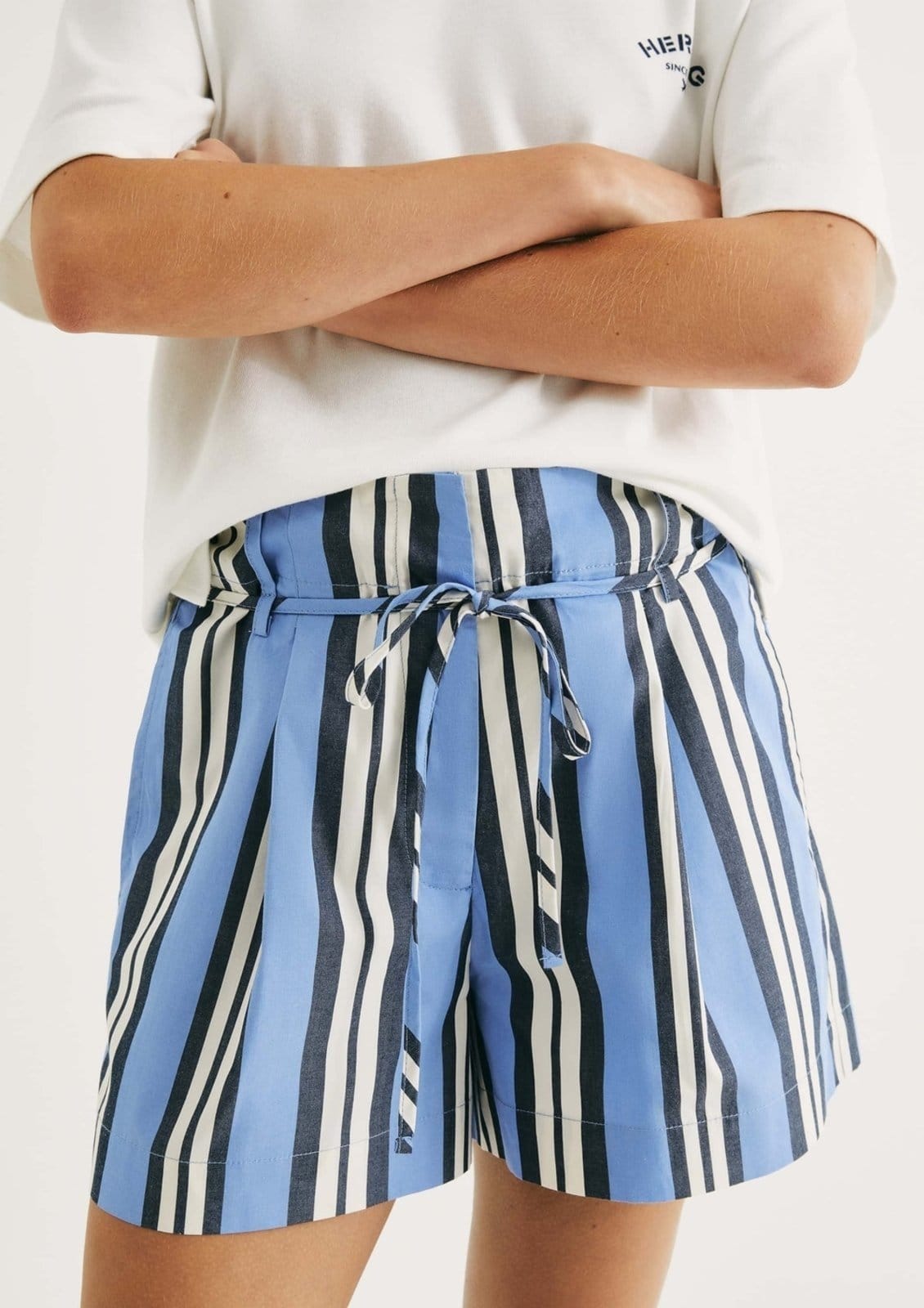 Vista 2 Shorts Feminino Evasê Em Fio Tinto Hering azul