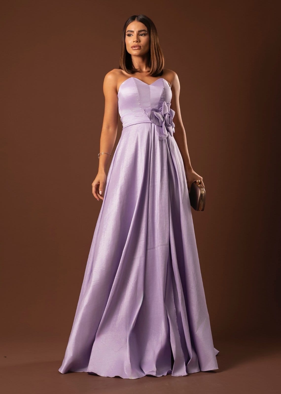 Vestido Longo de Festa Madrinhas Tomara que Caia com Flor Lateral Saia em A Marlenne Lavanda Lilás