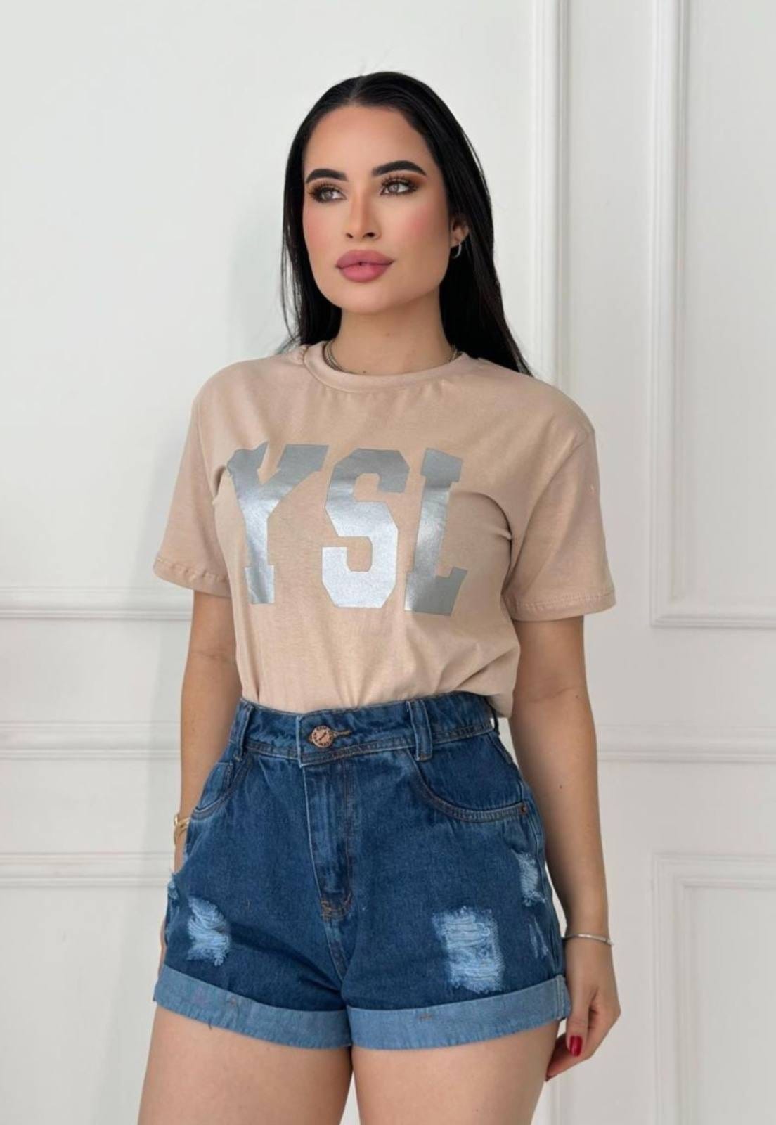 Vista 2 Short Jeans Feminino Cintura Alta com Barra Dobrada Detalhes Destroyed Casual Versátil CCW CENTRAL CAPITAL WEAR azul