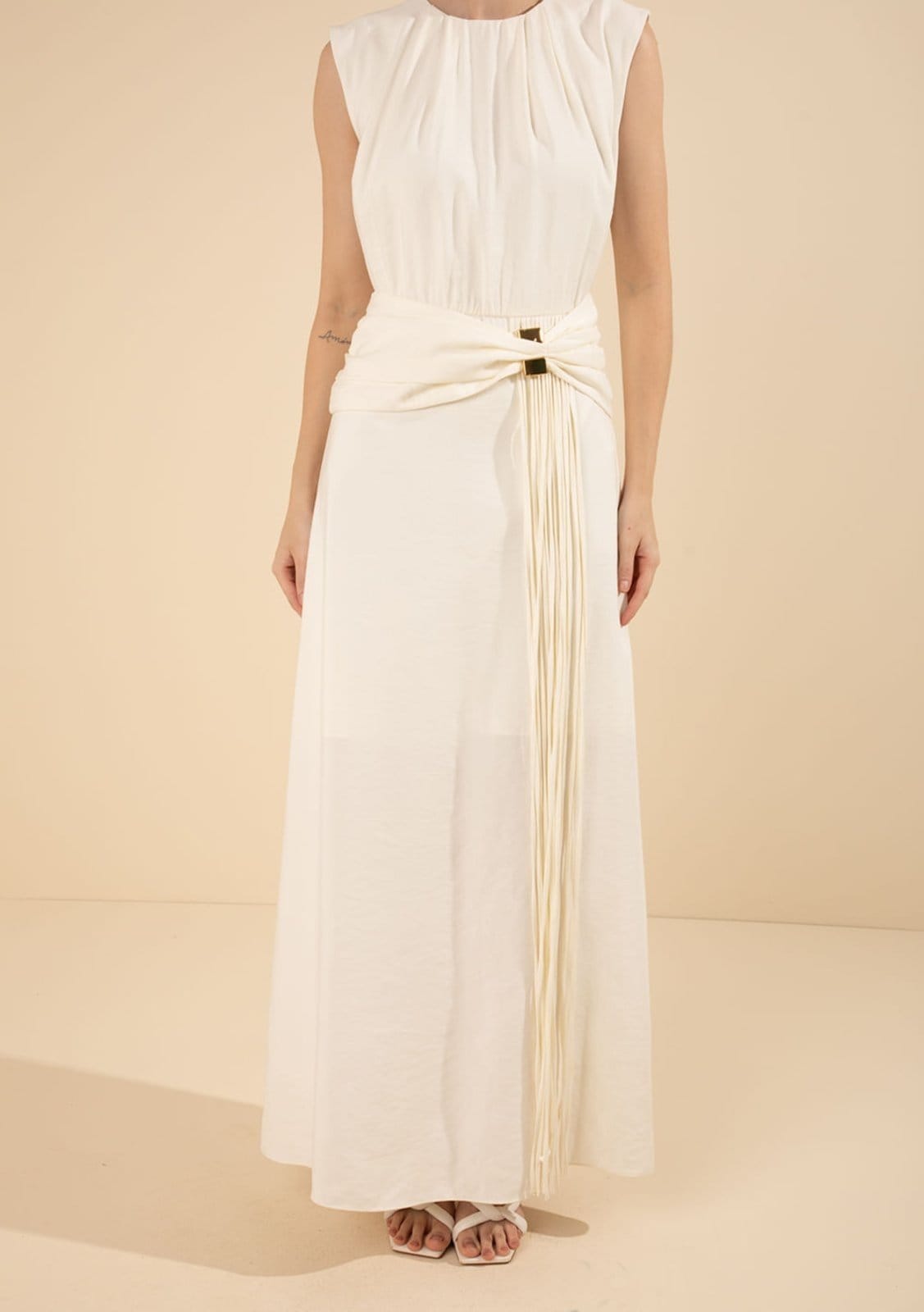 Vista 2 Vestido Morena Rosa Solto Decote Careca Manga Curta Longo Estampado Morena Rosa estampado rosa