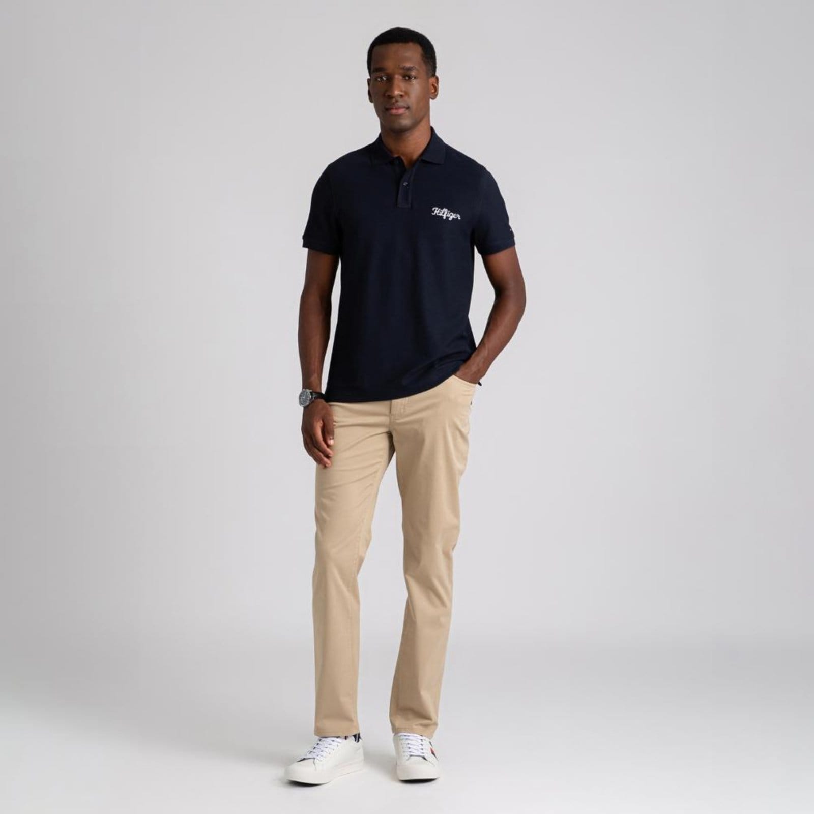 Vista 2 Polo Logo Cursivo Regular Fit - EEG Tommy Hilfiger azul marinho