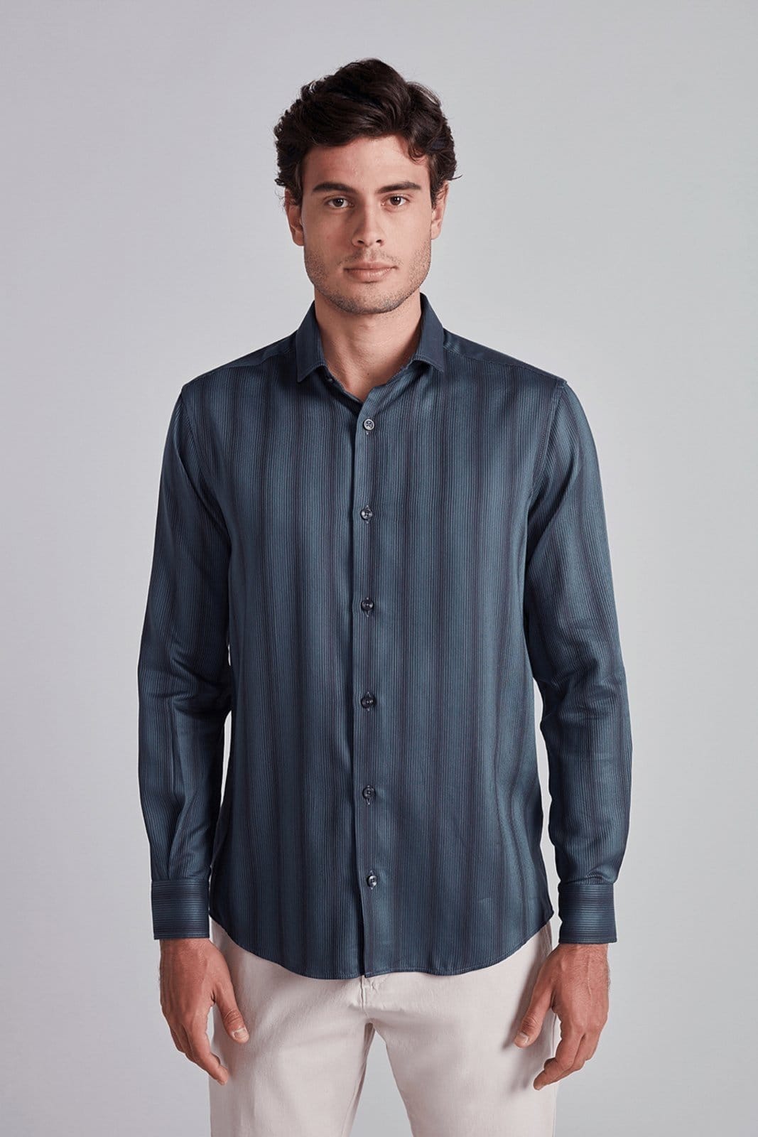 HIGHSTIL Camisa Slim Fit Listrada Chumbo