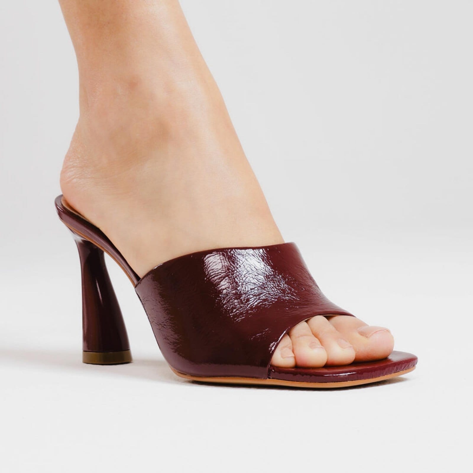 Vista 2 Tamanco Couro Salto Alto Cecconello 2693002-2 Cecconello bordô