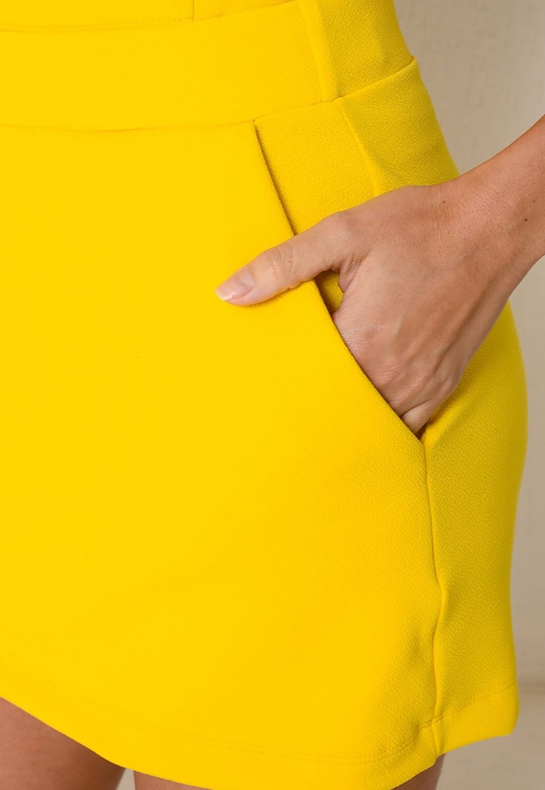 Vista 2 Shorts Saia Crepe B’Bonnie Belle B'Bonnie amarelo