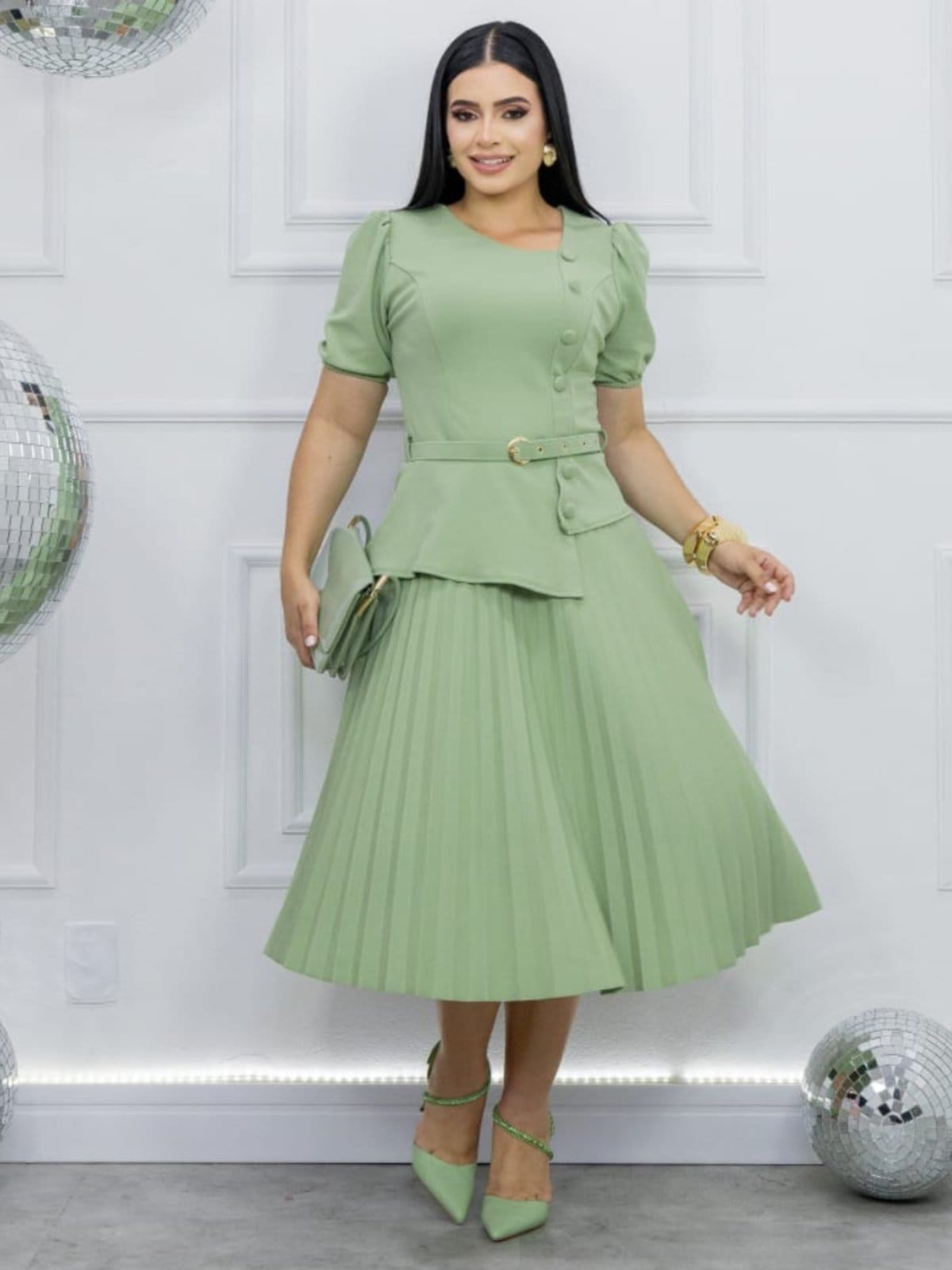 Vestido Midi Soltinho Rodado Moda Evangélica Decote Quadrado com Cinto de Festa Verde claro