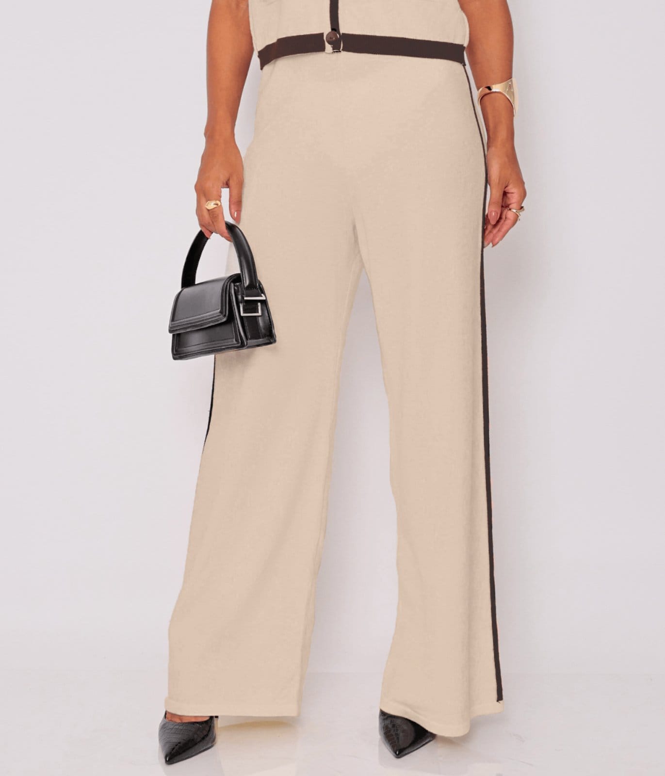 Vista 2 Conjunto Cherry Line Duas Peças Colete Botão Calça Tricô E Cherry Line bege/marrom