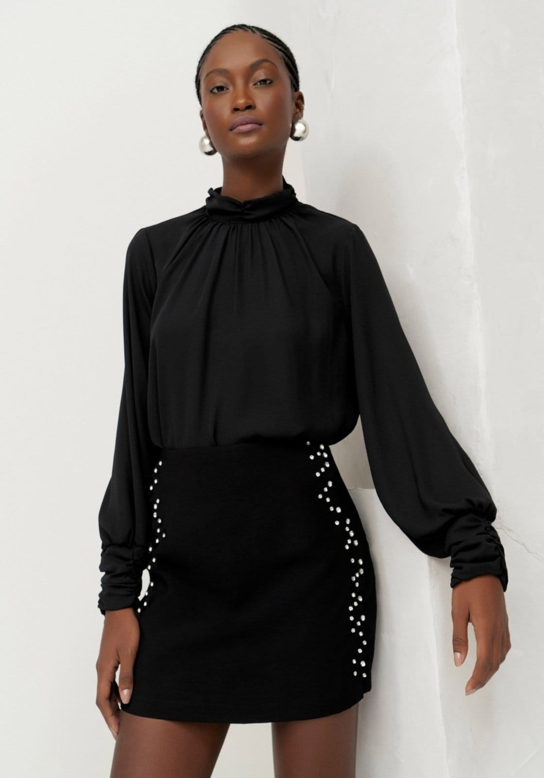 Vista 2 Saia Curta Cintura Média com Strass Lez a Lez poás