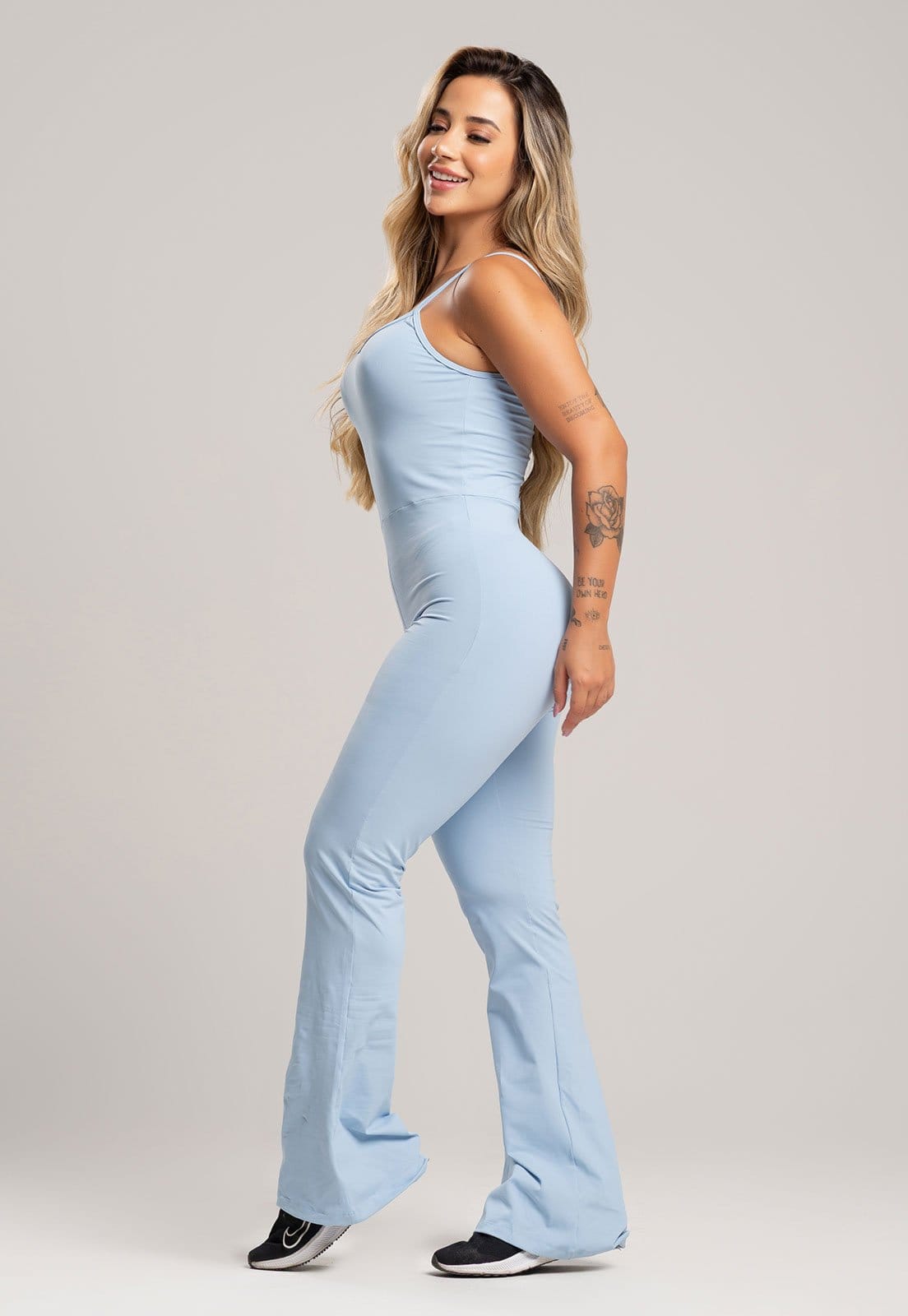 Macacão Flare MVB Modas Fitness Academia Alcinha de Regulagem Poliamida Céu