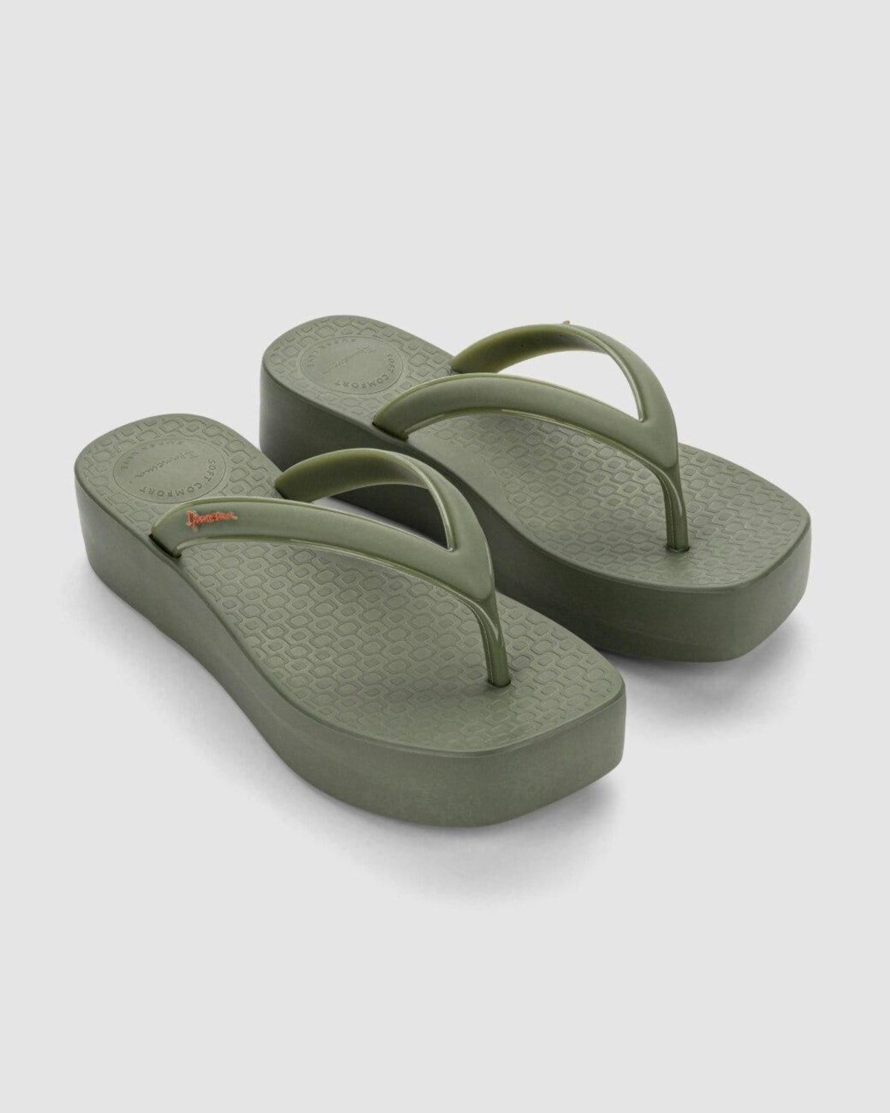 Vista 2 Chinelo Plataforma Ipanema Pluma UP Ipanema verde