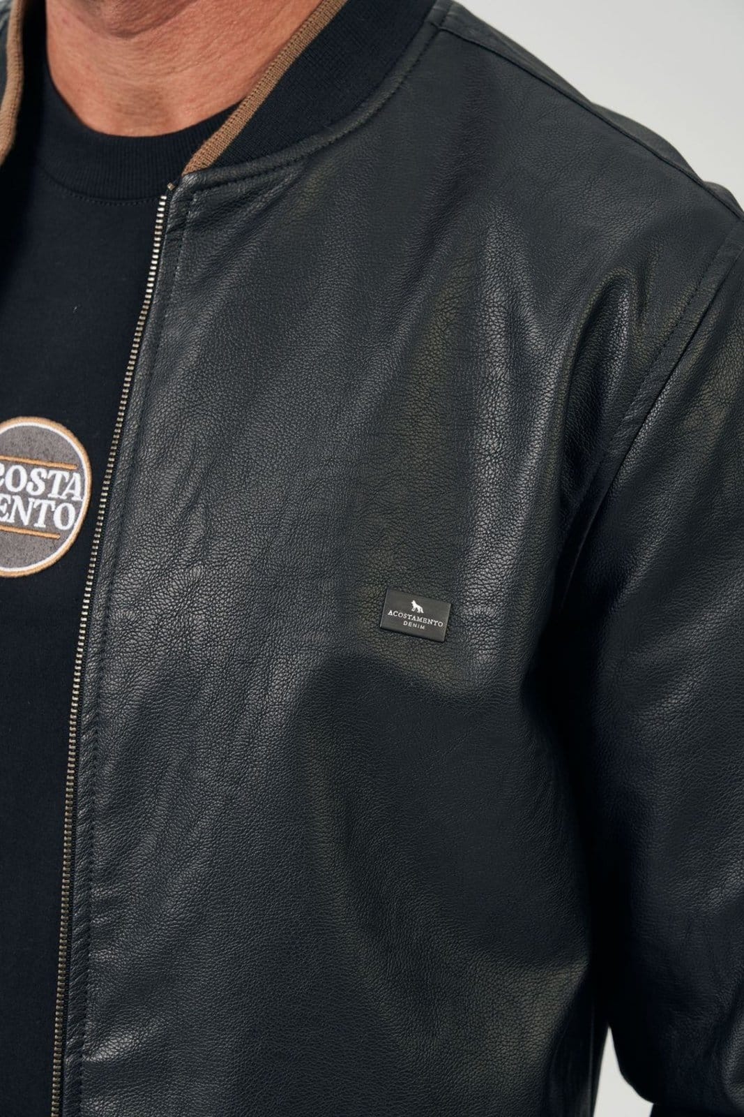 Vista 2 Jaqueta Bomber PU Masculina Acostamento ACOSTAMENTO MASCULINO preto