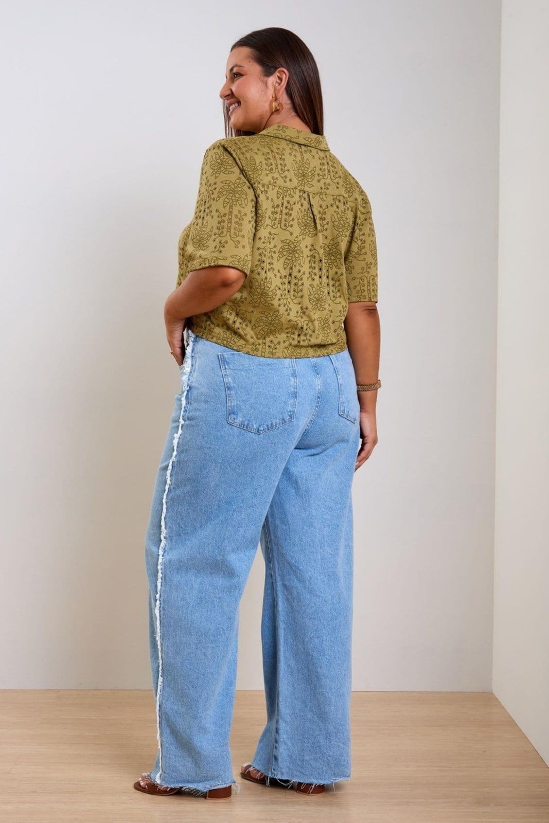 Vista 2 Camisa Feminina Tropical Devorê Marialícia Marialícia verde