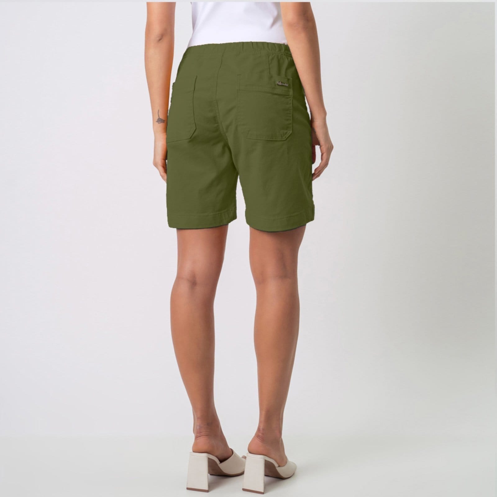 Vista 2 Bermuda Jogger Jeans Confort Colors Com Elástico na Cintura Verde Musgo Bloom verde militar