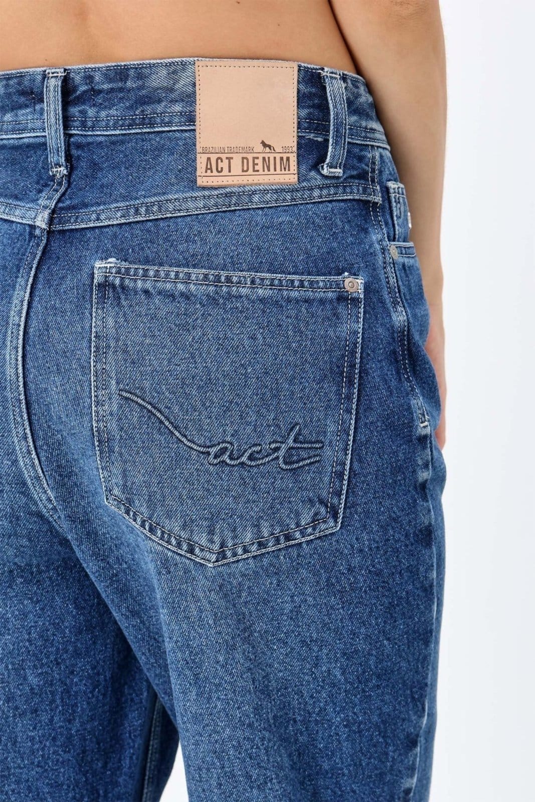 Vista 2 Calça Flare Loose Fit ACT FEMININO jeans