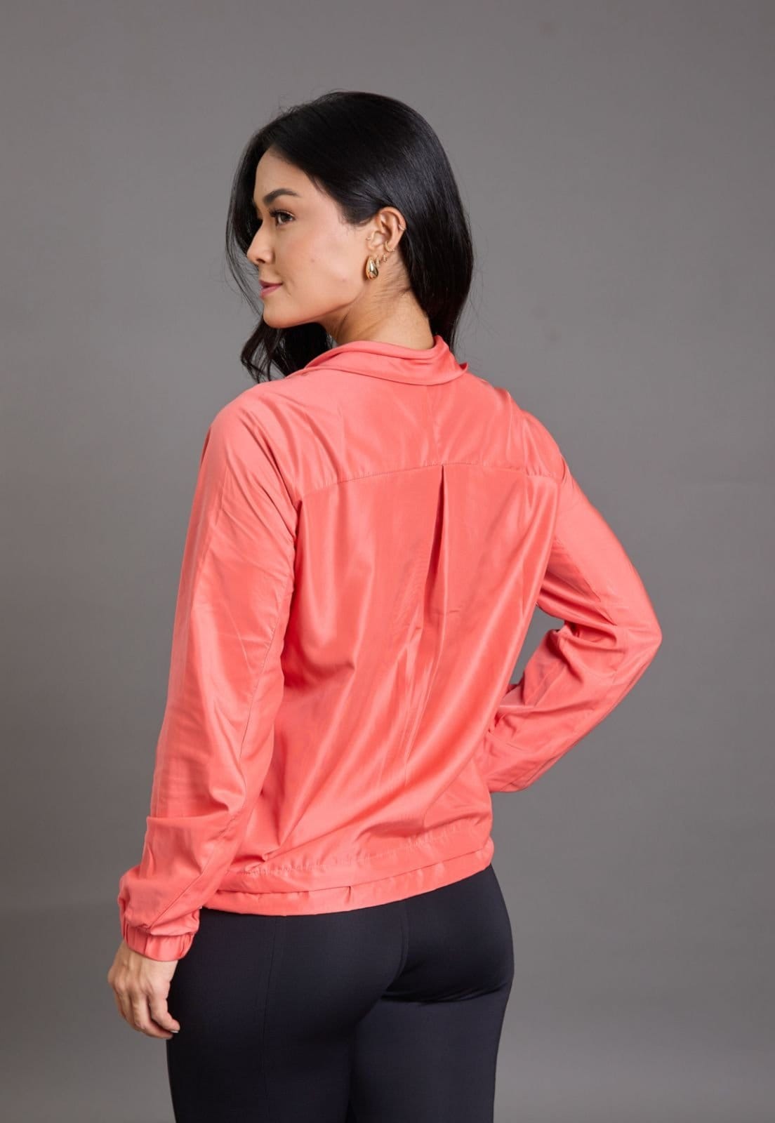 Vista 2 Jaqueta Corta Vento Feminina Lisa Color com Detalhe Dialogo Salmão DIALOGO bege/bordô/laranja/nude/rosa/rosê