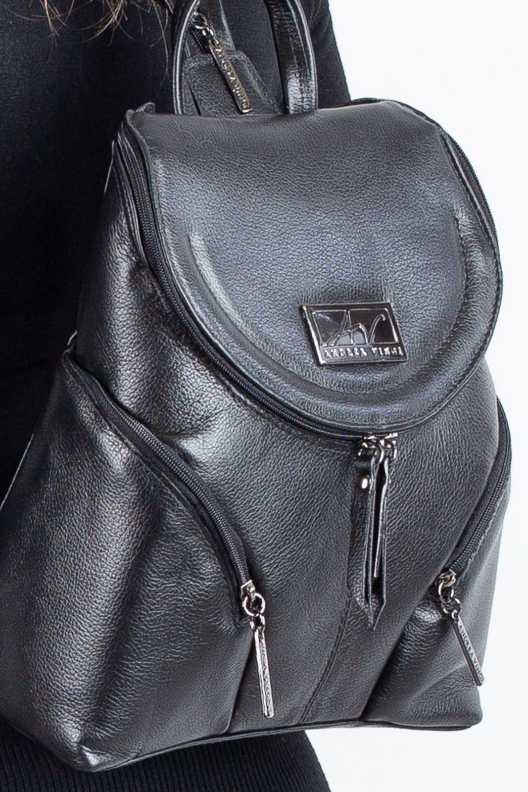 Mochila pequena de couro liso metais grafite Cecília