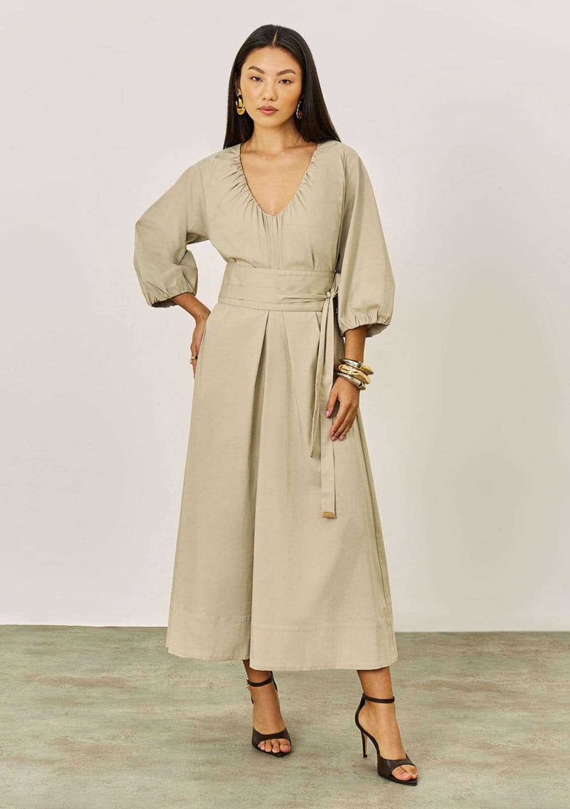 Vestido Iódice Solto Decote V Manga 3 Quartos Midi