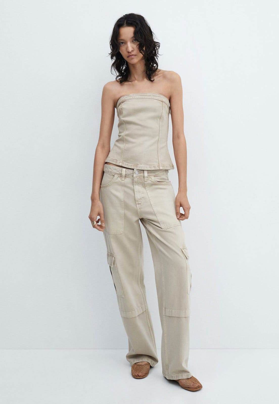 Vista 2 Blusa Jeans Mango Ajustada Recortes Mango bege