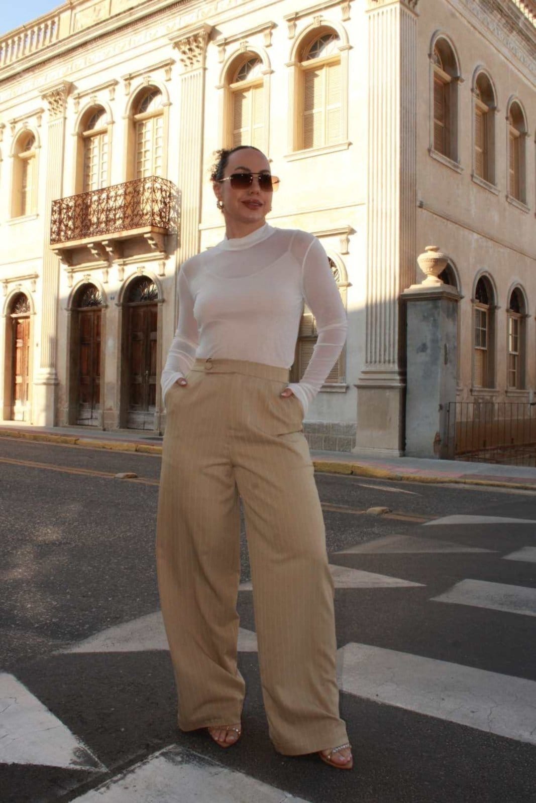 Vista 2 Calça Vanibele Risca de Giz Vanibele nude